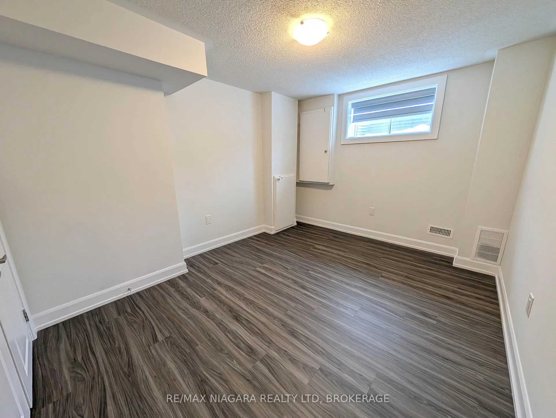 Photo 36 of 10 Shoreview Drive, Welland, Hwy 406/Welland — HOMEH