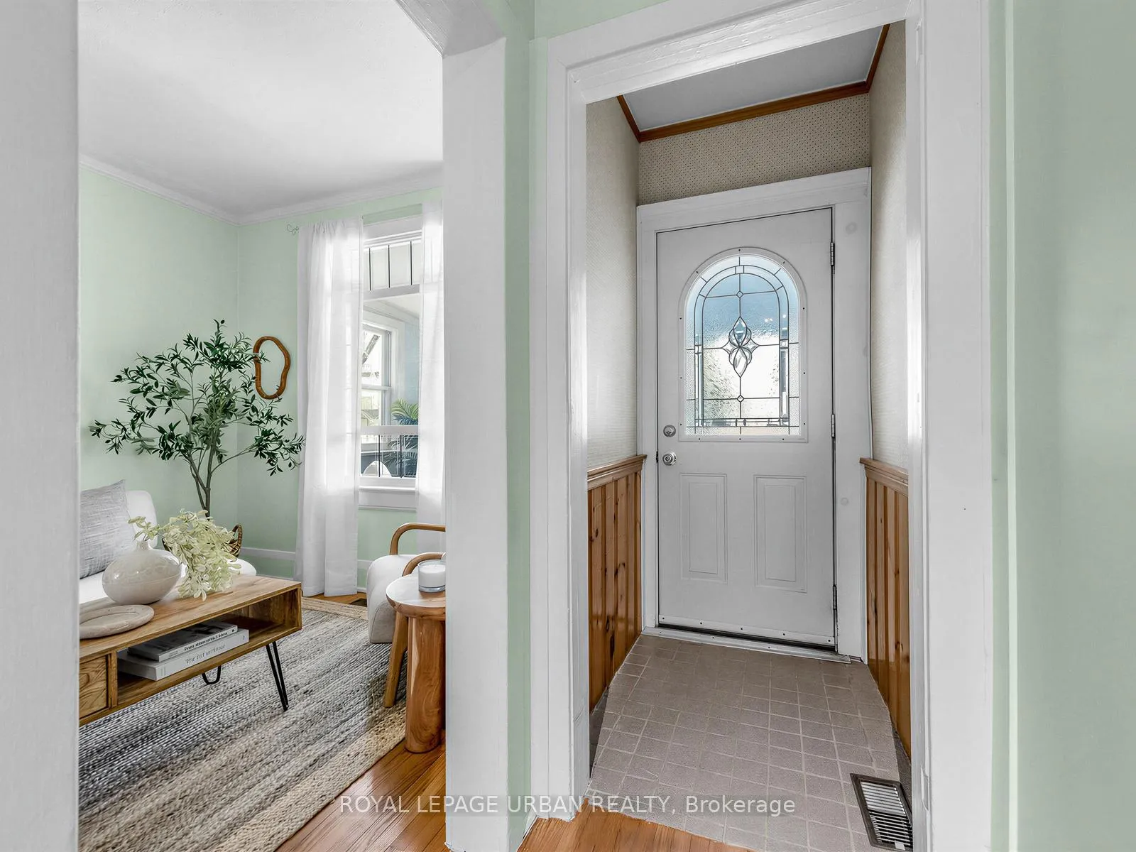 Photo 4 of 251 Cedarvale Avenue, Toronto, Woodbine-Lumsden — HOMEH