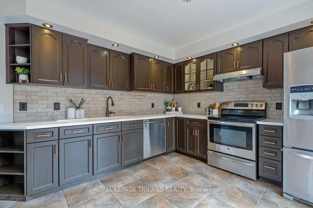 Photo 13 of 307 Frances Street, Central Elgin, Rural Central Elgin — HOMEH