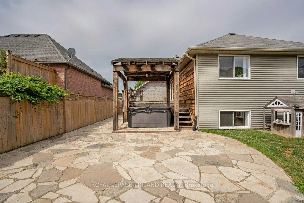 Photo 35 of 307 Frances Street, Central Elgin, Rural Central Elgin — HOMEH