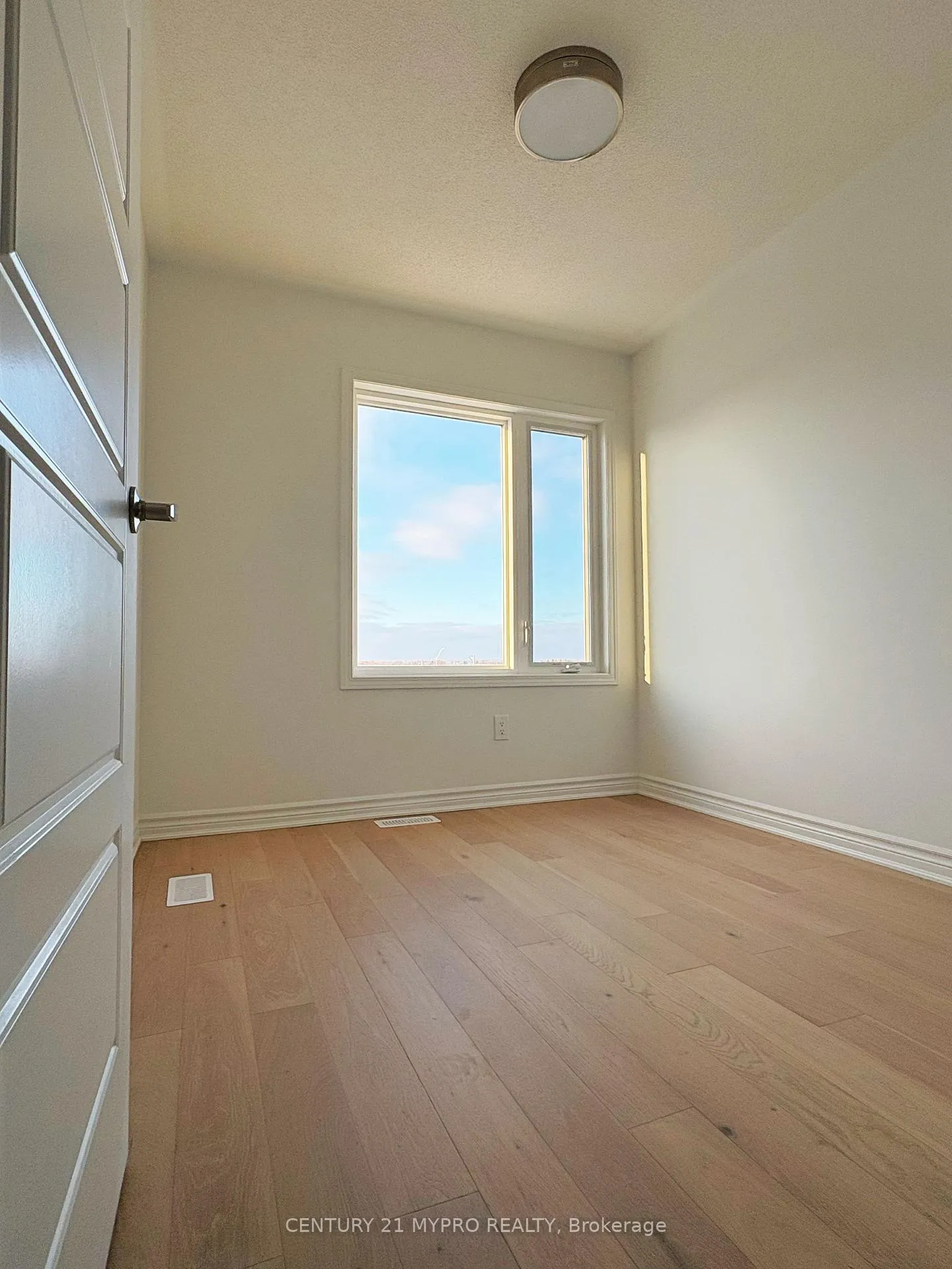 Photo 4 of 69 Avani Avenue, Markham, Rural Markham — HOMEH