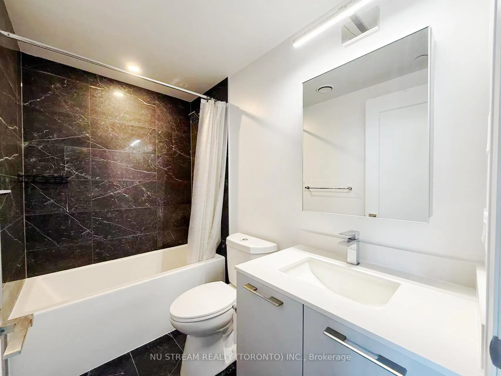 Photo 4 of Unit 4608, 8 Water Walk Drive, Markham, Unionville — HOMEH