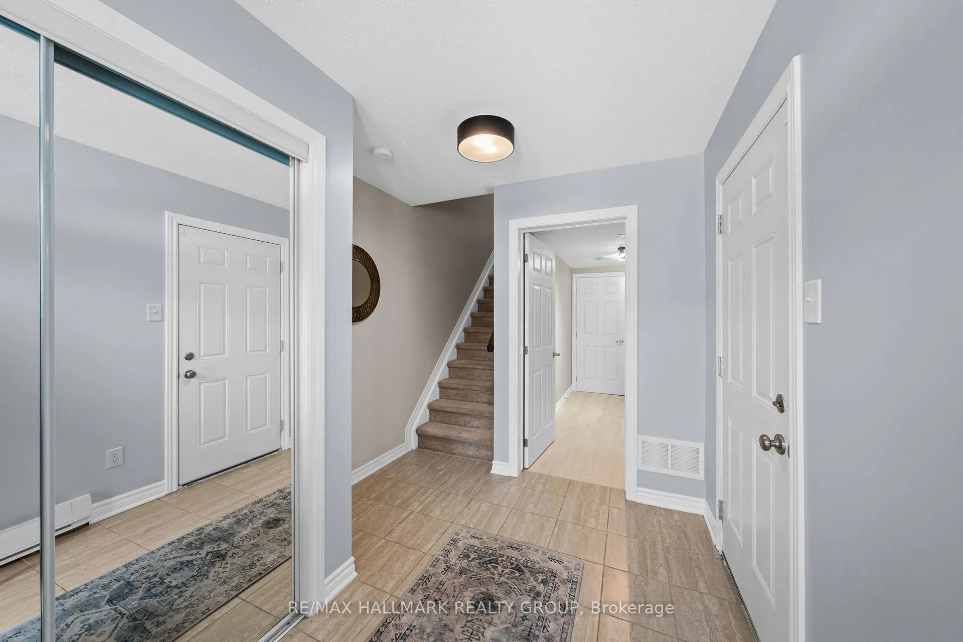 Photo 4 of 128 Sunshine Crescent, Ottawa, Notting Hill/Summerside — HOMEH