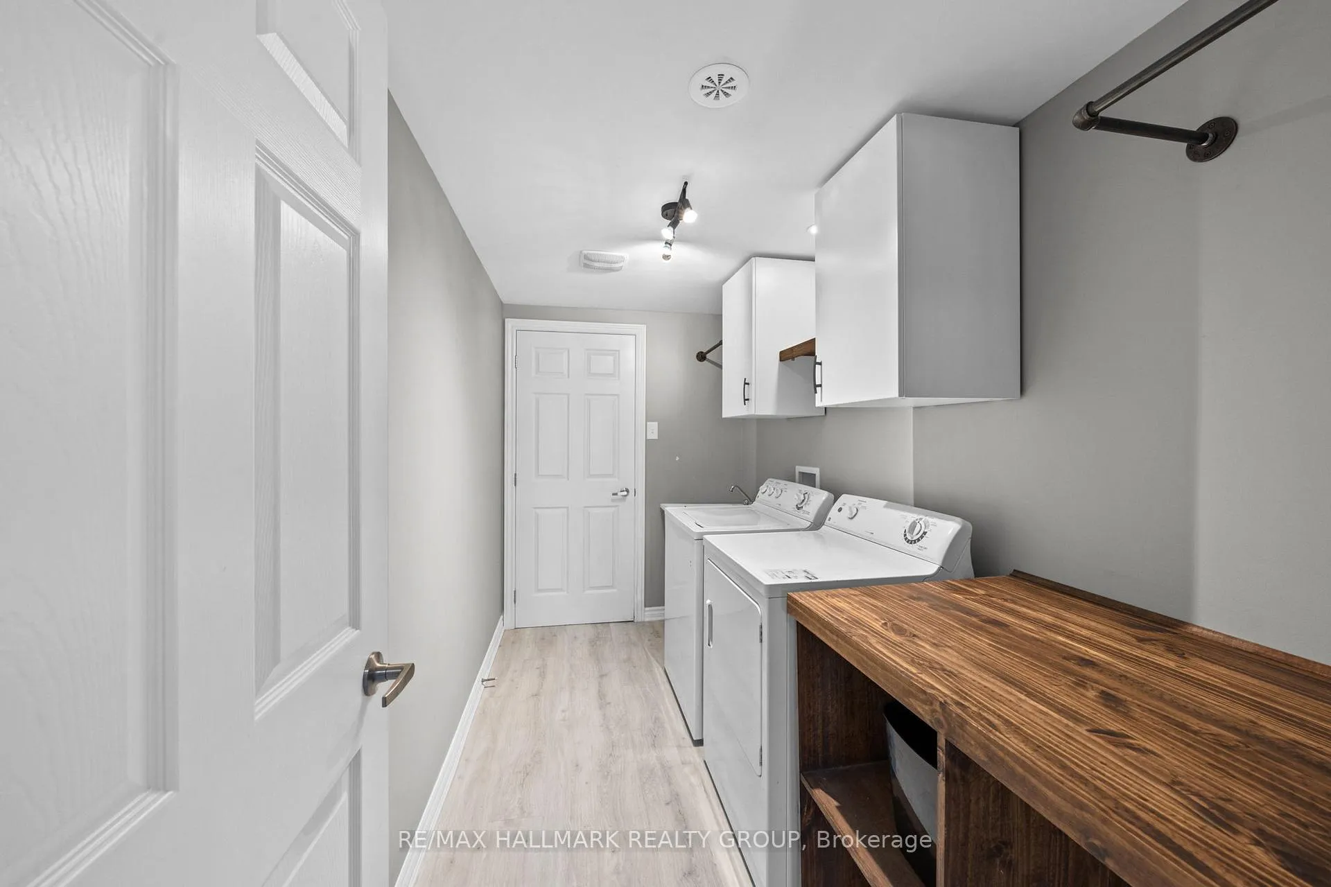 Photo 5 of 128 Sunshine Crescent, Ottawa, Notting Hill/Summerside — HOMEH