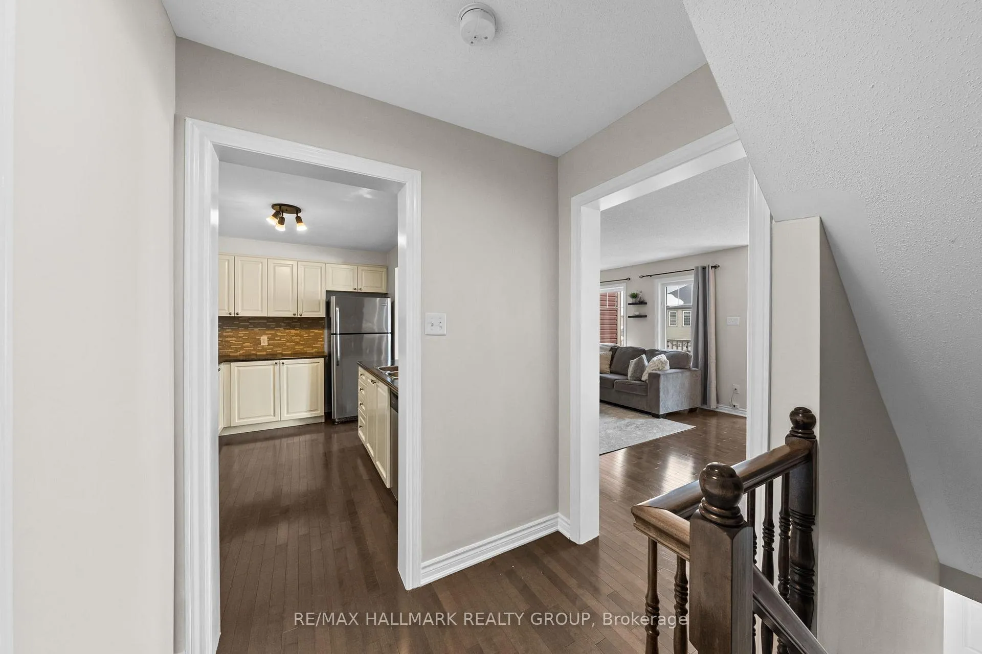 Photo 6 of 128 Sunshine Crescent, Ottawa, Notting Hill/Summerside — HOMEH