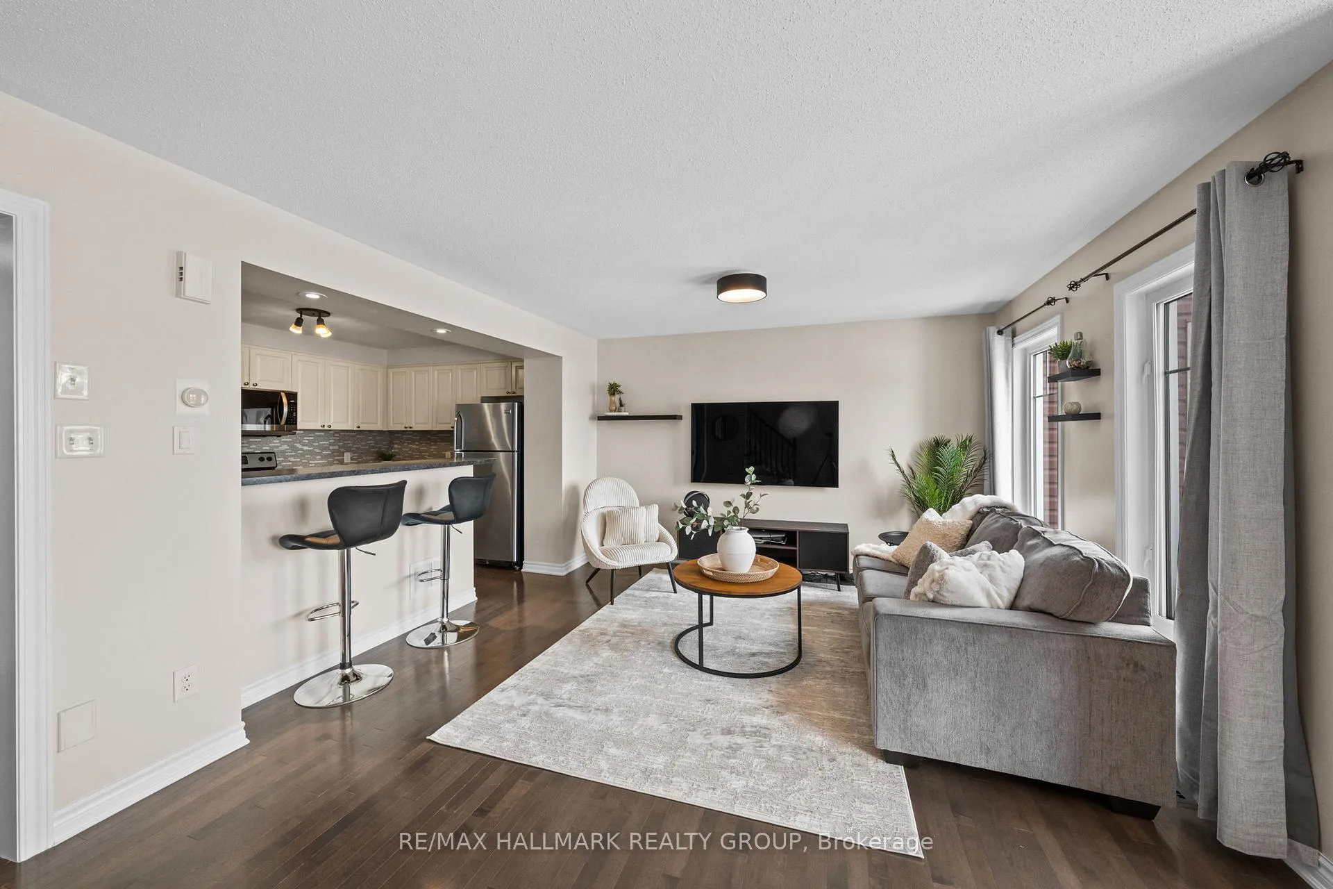 Photo 9 of 128 Sunshine Crescent, Ottawa, Notting Hill/Summerside — HOMEH