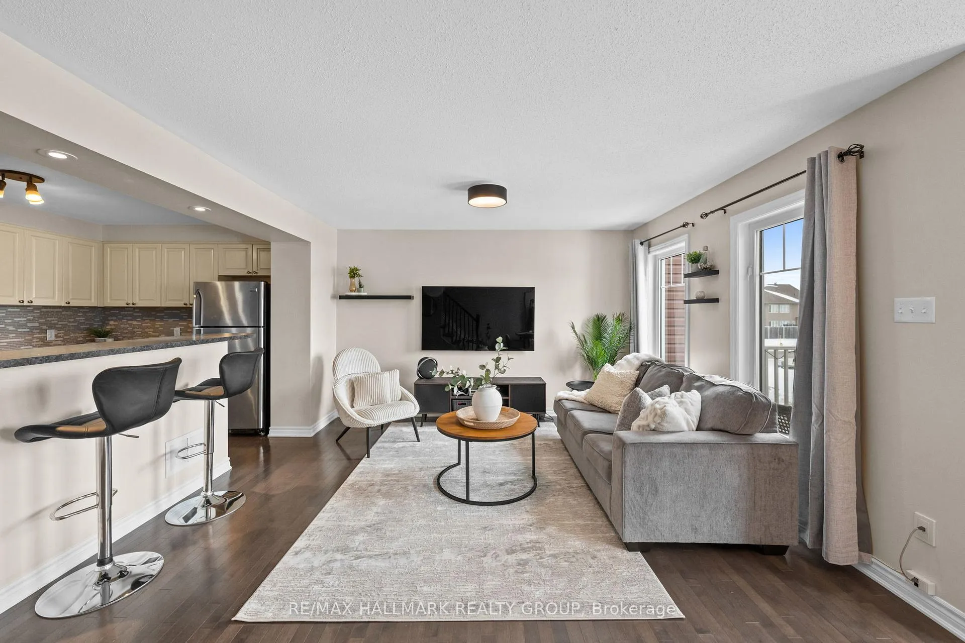 Photo 10 of 128 Sunshine Crescent, Ottawa, Notting Hill/Summerside — HOMEH