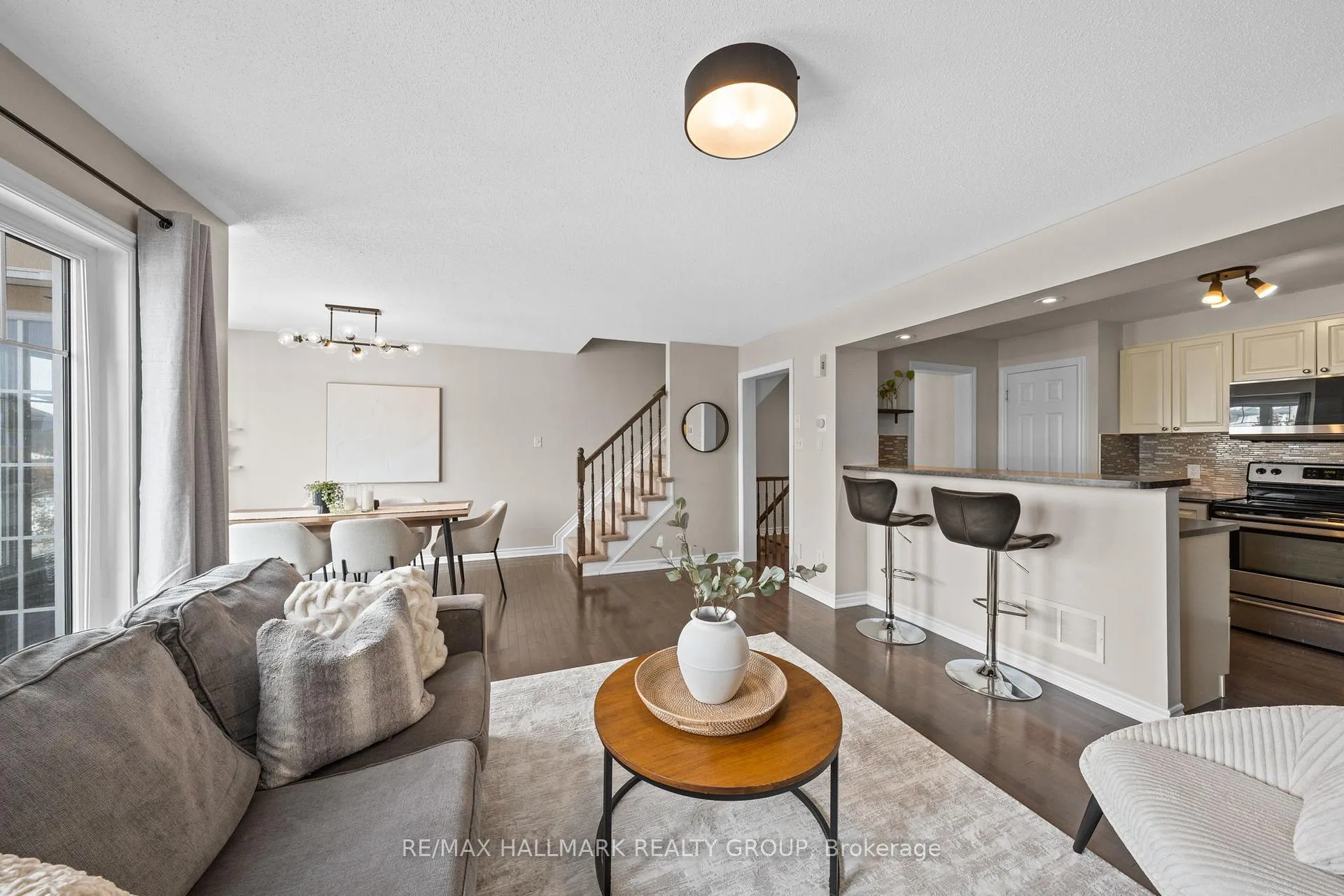 Photo 11 of 128 Sunshine Crescent, Ottawa, Notting Hill/Summerside — HOMEH