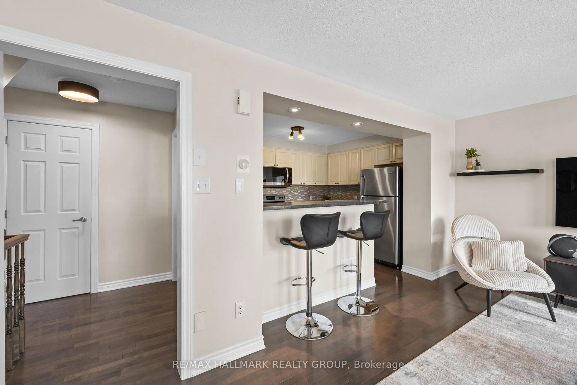 Photo 13 of 128 Sunshine Crescent, Ottawa, Notting Hill/Summerside — HOMEH