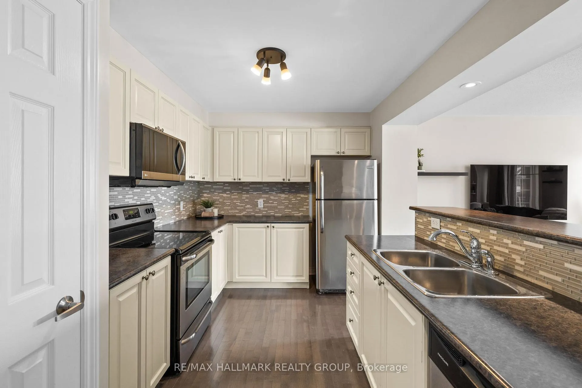 Photo 14 of 128 Sunshine Crescent, Ottawa, Notting Hill/Summerside — HOMEH