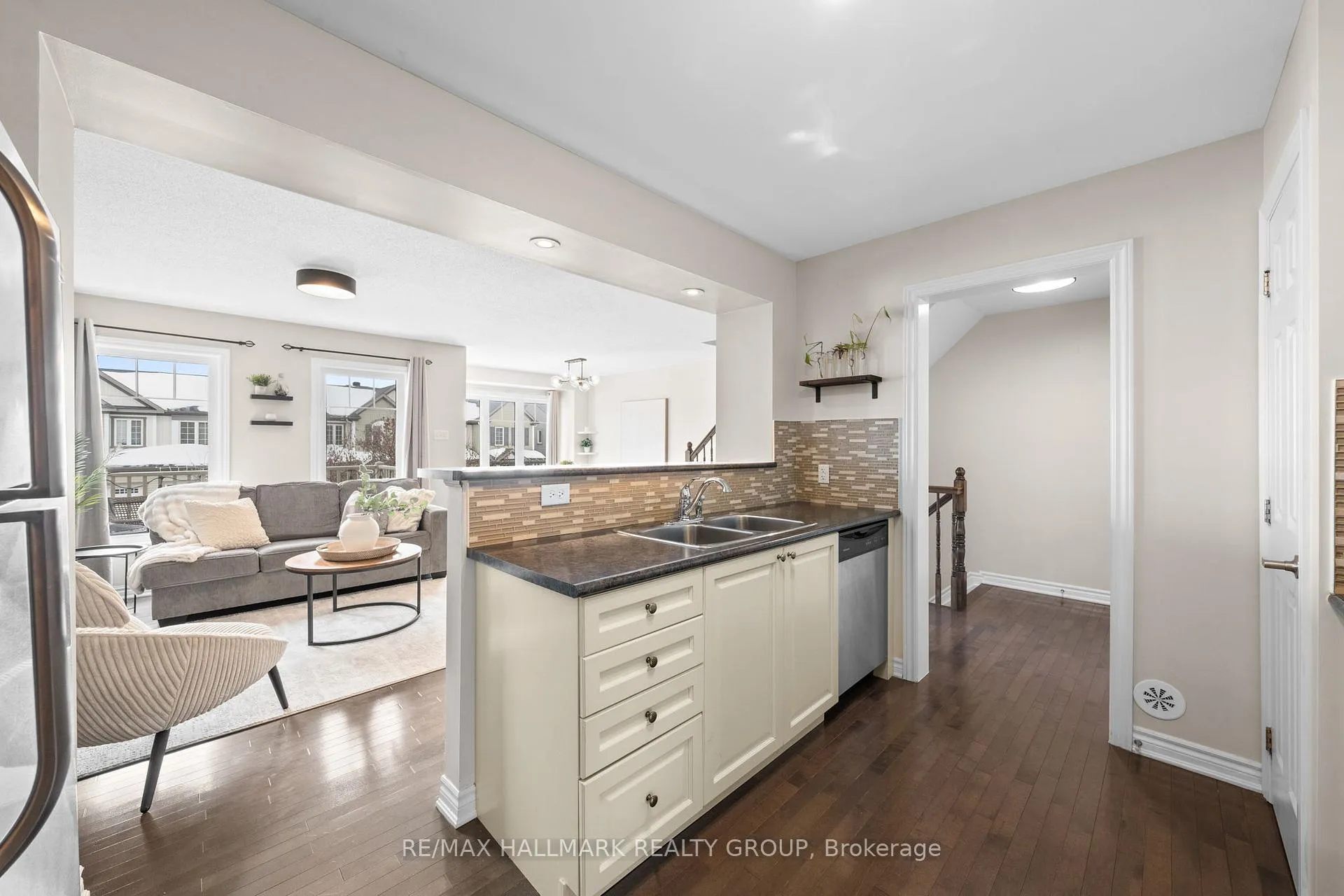Photo 16 of 128 Sunshine Crescent, Ottawa, Notting Hill/Summerside — HOMEH