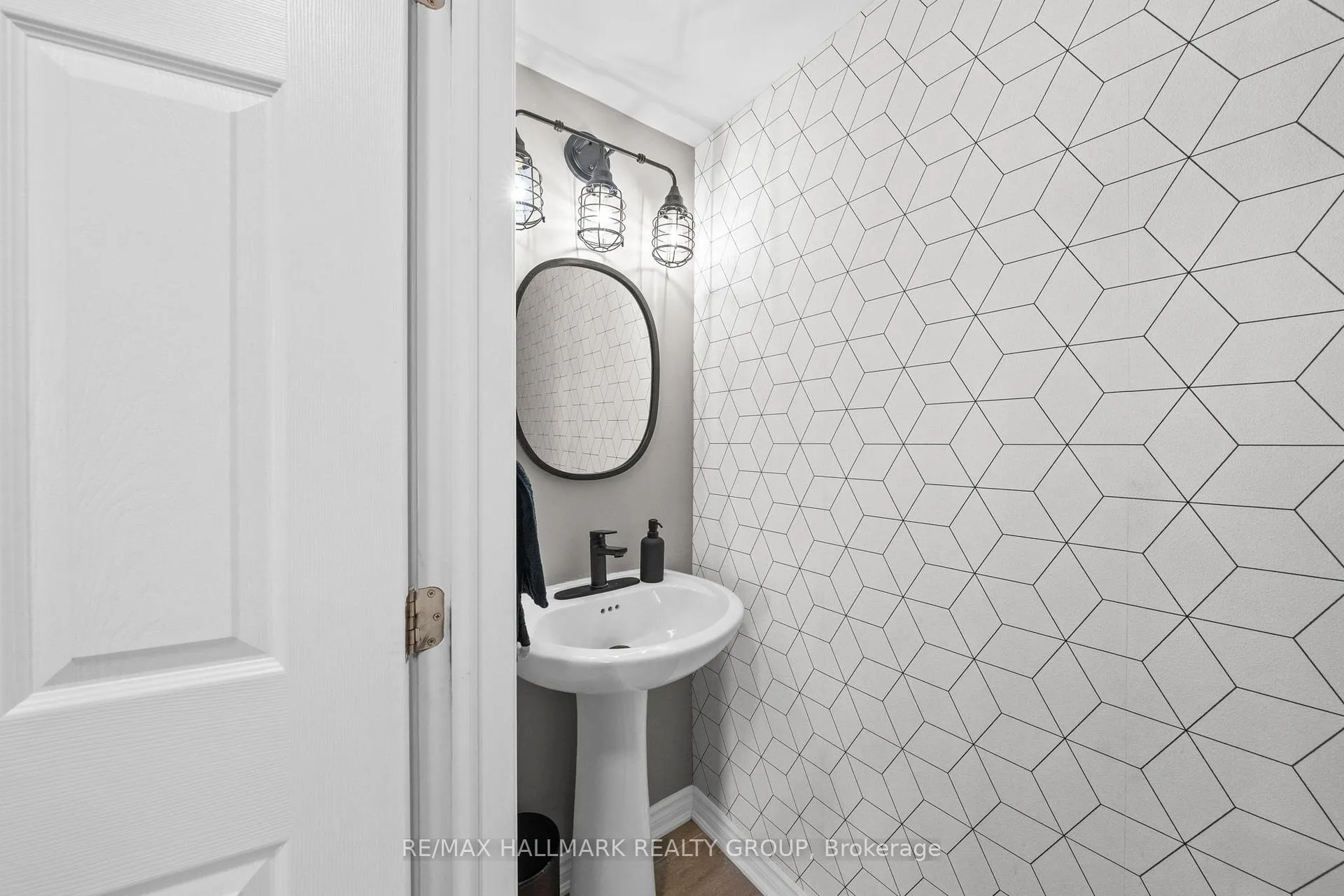 Photo 20 of 128 Sunshine Crescent, Ottawa, Notting Hill/Summerside — HOMEH