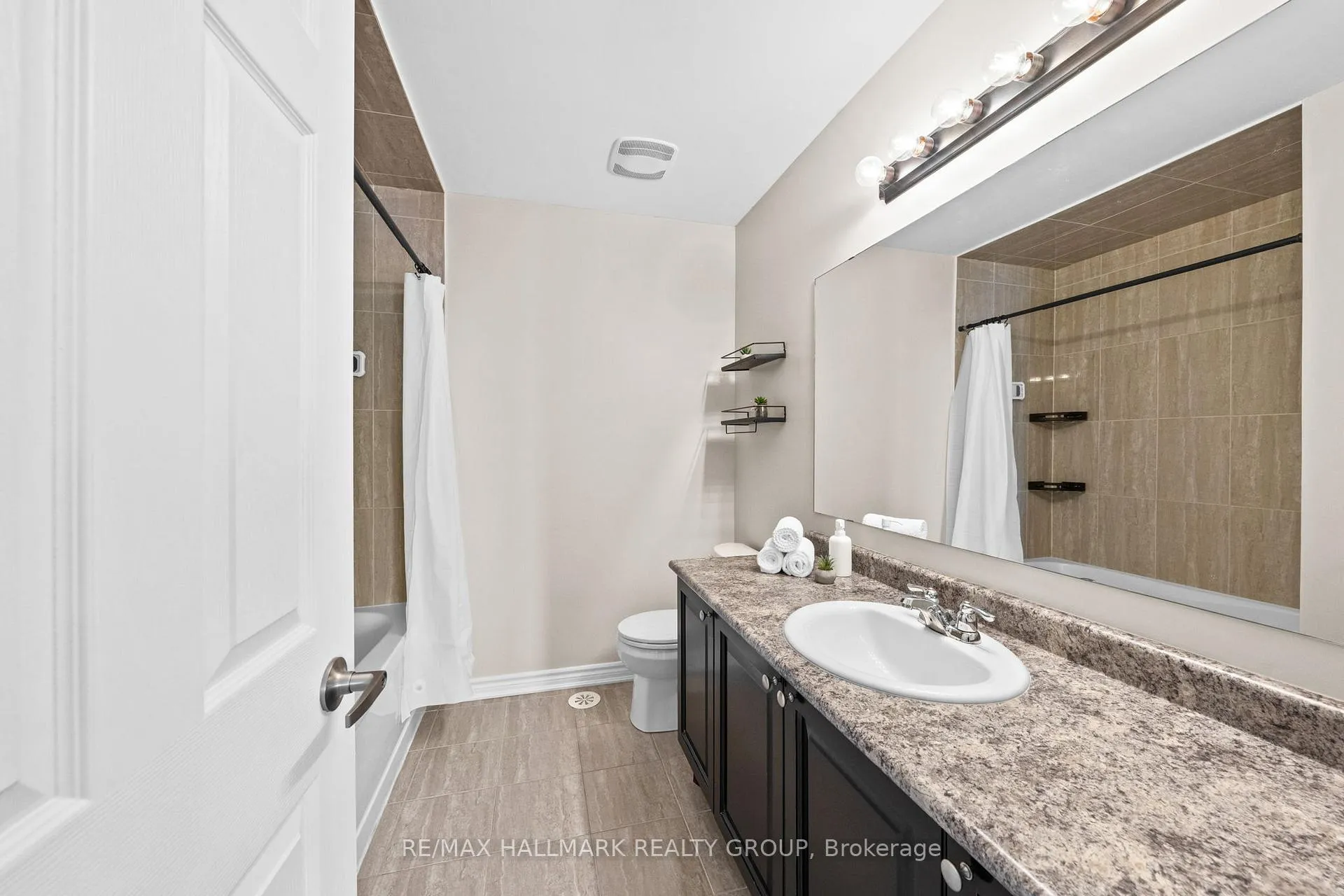 Photo 30 of 128 Sunshine Crescent, Ottawa, Notting Hill/Summerside — HOMEH