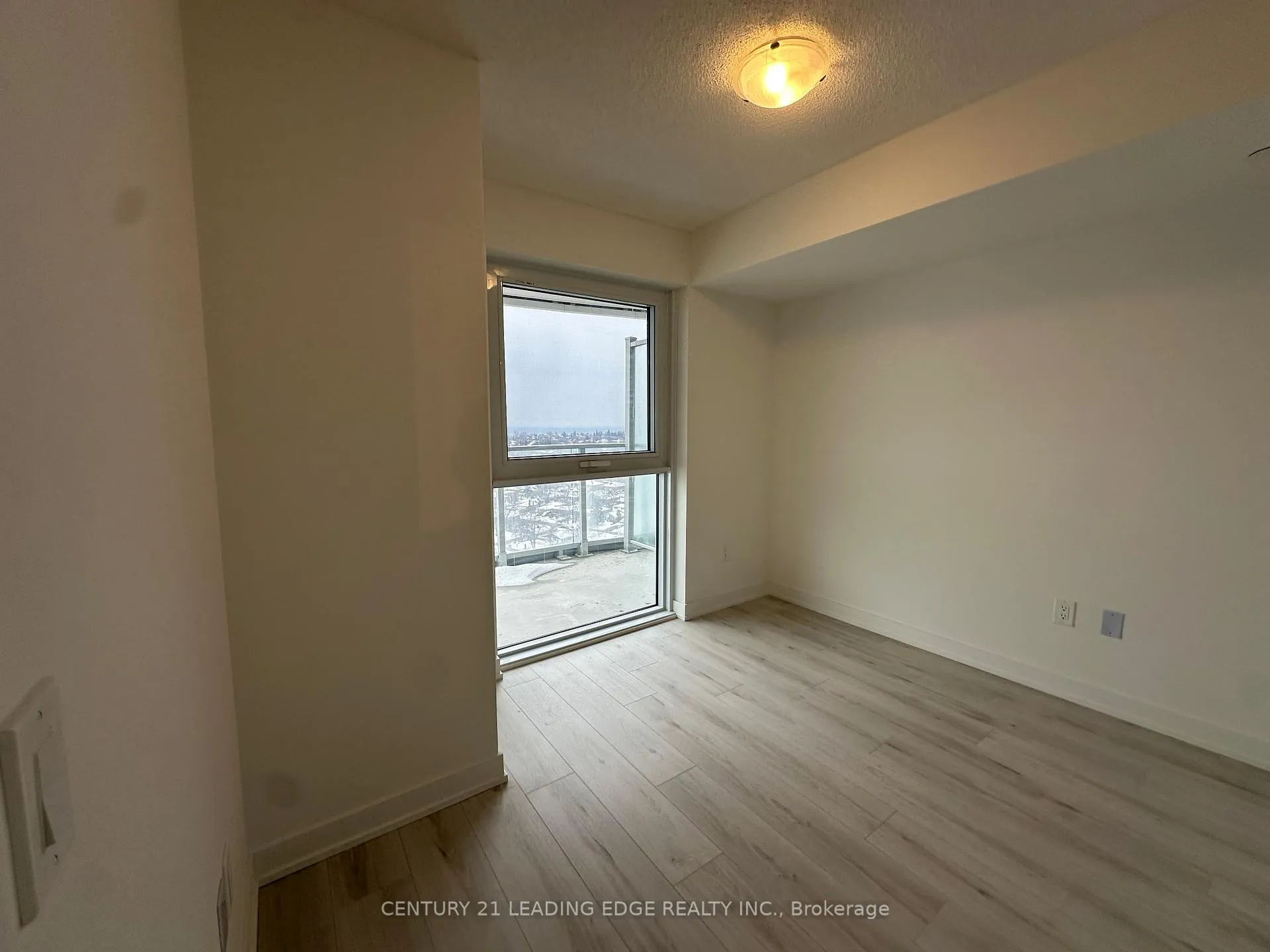Photo 4 of Unit 1505, 1010 Sandy Beach Road, Pickering, Bay Ridges — HOMEH
