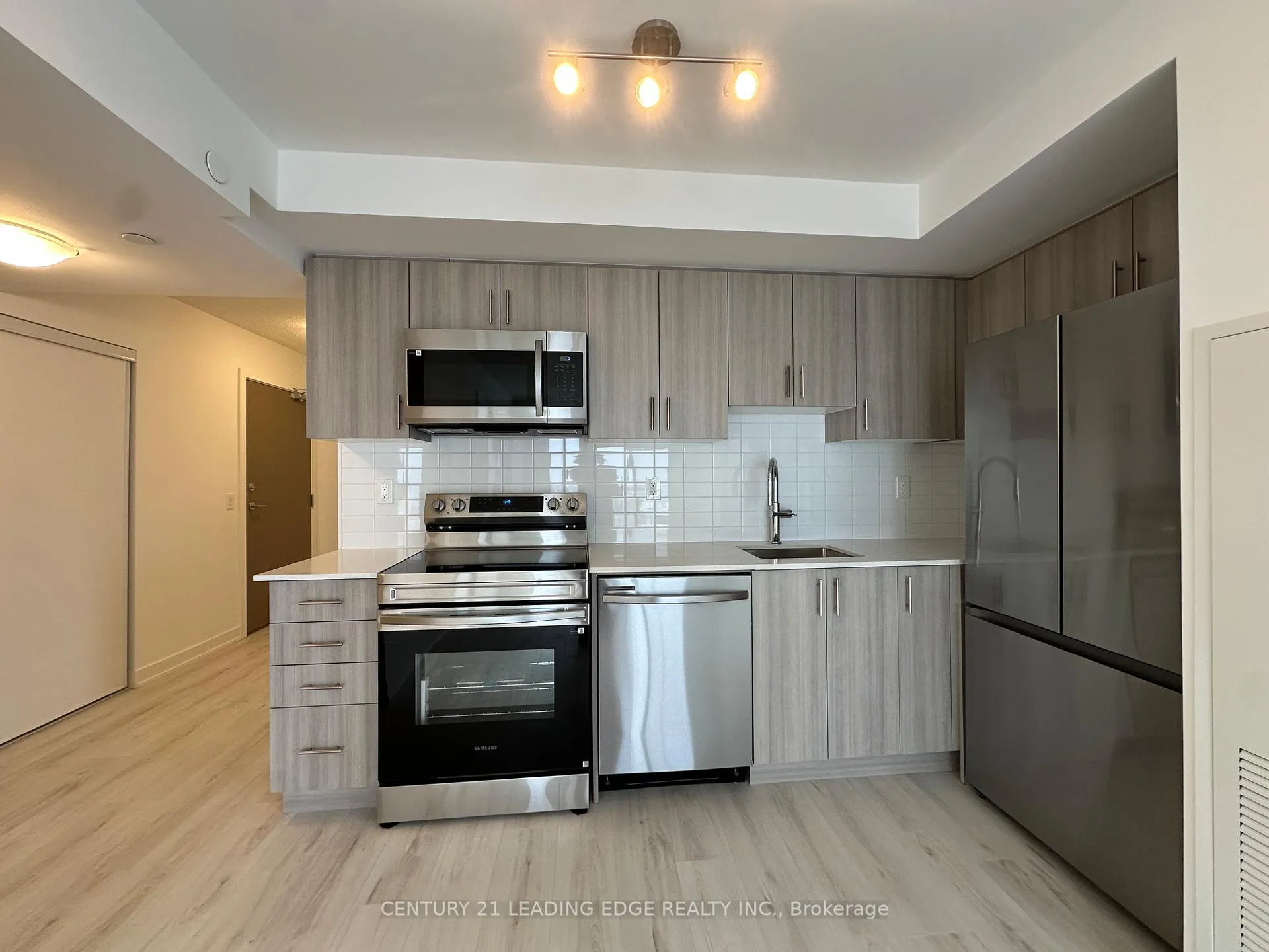 Photo 8 of Unit 1505, 1010 Sandy Beach Road, Pickering, Bay Ridges — HOMEH