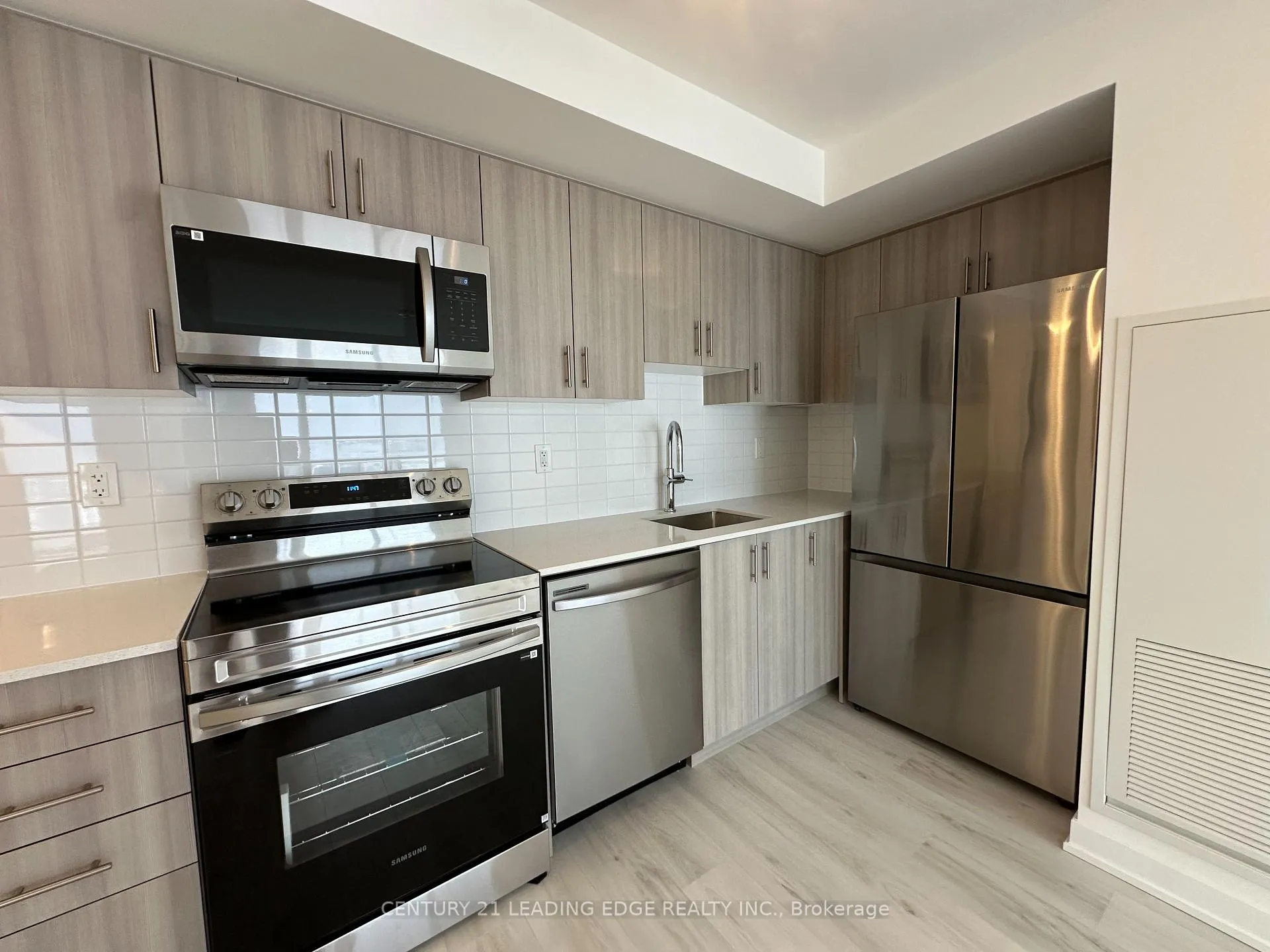 Photo 10 of Unit 1505, 1010 Sandy Beach Road, Pickering, Bay Ridges — HOMEH