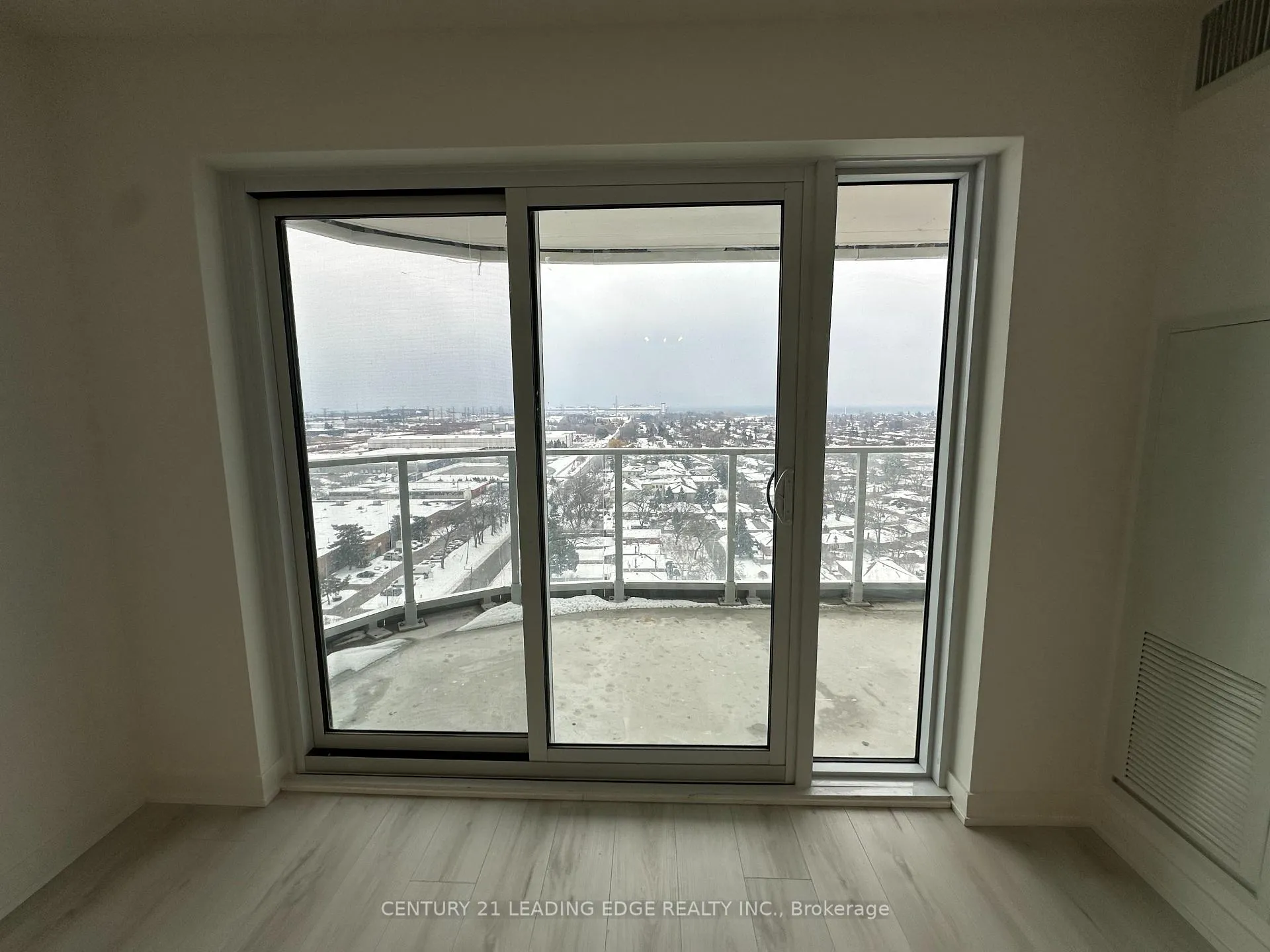 Photo 11 of Unit 1505, 1010 Sandy Beach Road, Pickering, Bay Ridges — HOMEH