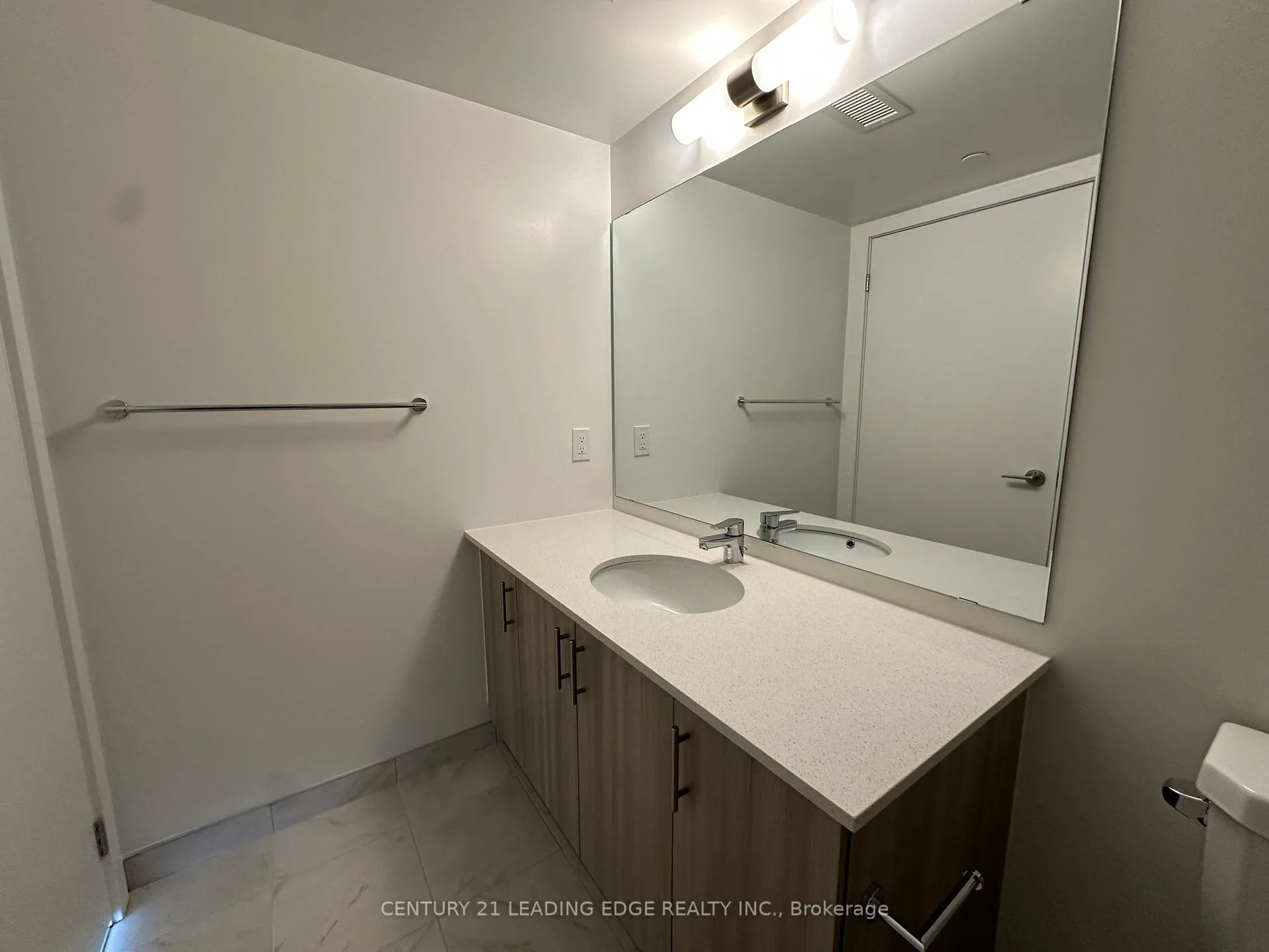 Photo 14 of Unit 1505, 1010 Sandy Beach Road, Pickering, Bay Ridges — HOMEH