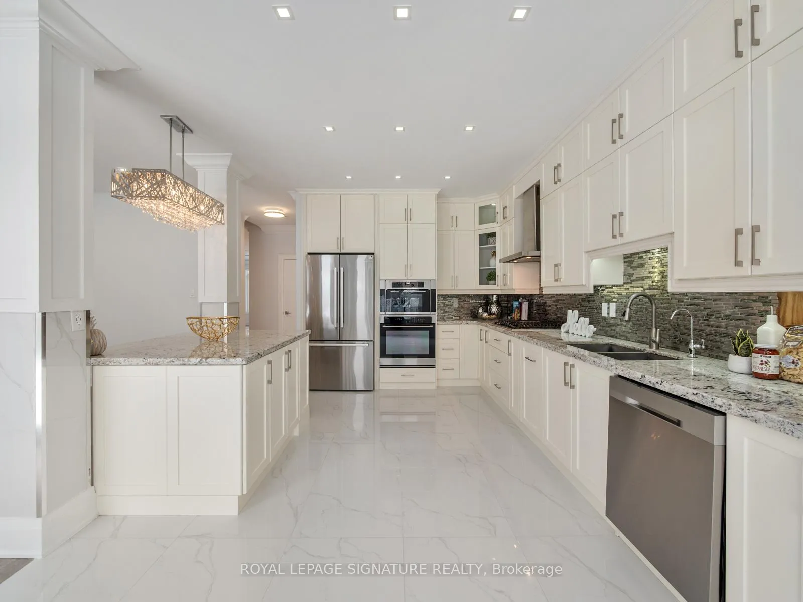 Photo 17 of 47 Amparo Drive, Vaughan, Vellore Village — HOMEH