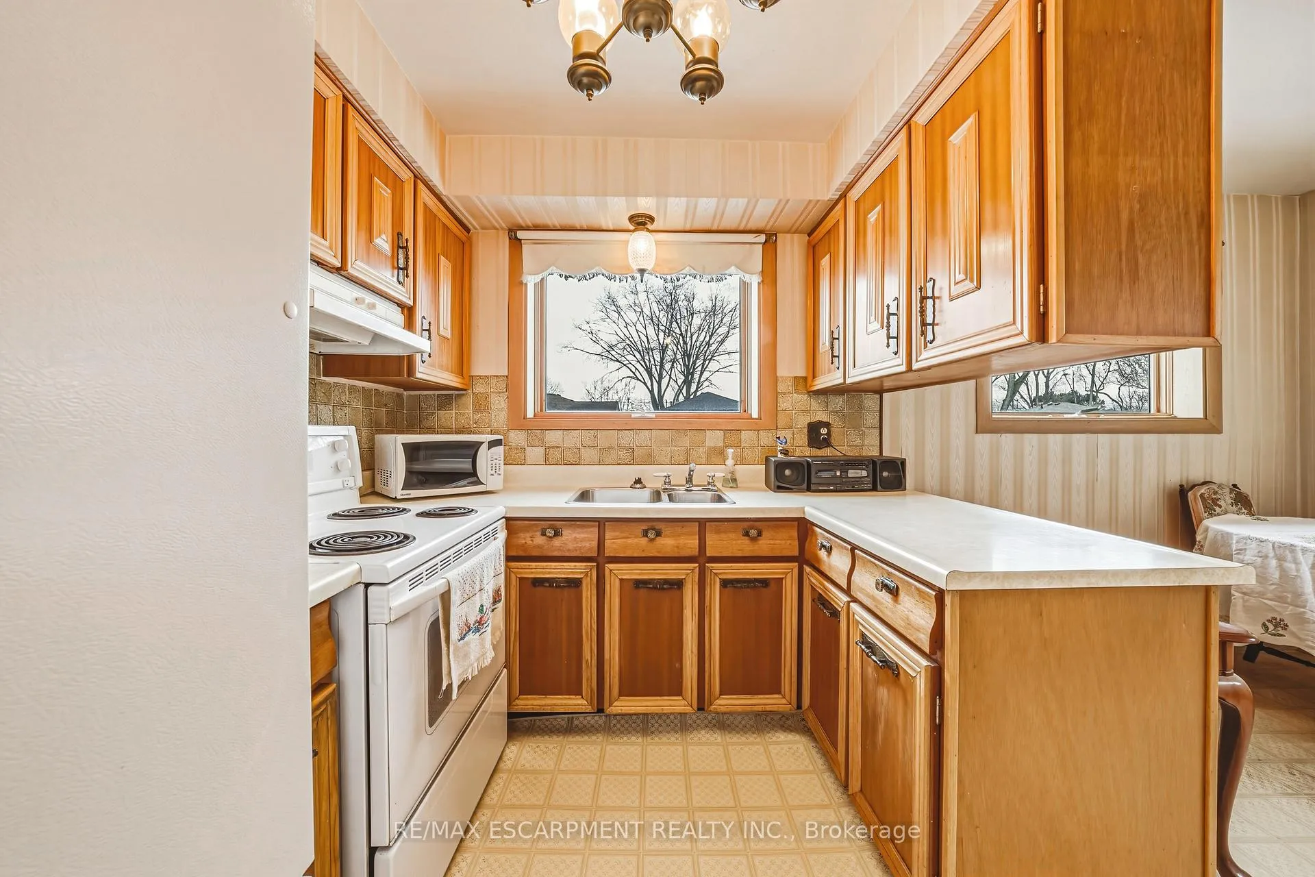 Photo 8 of 5410 Murray Crescent, Burlington, Appleby — HOMEH