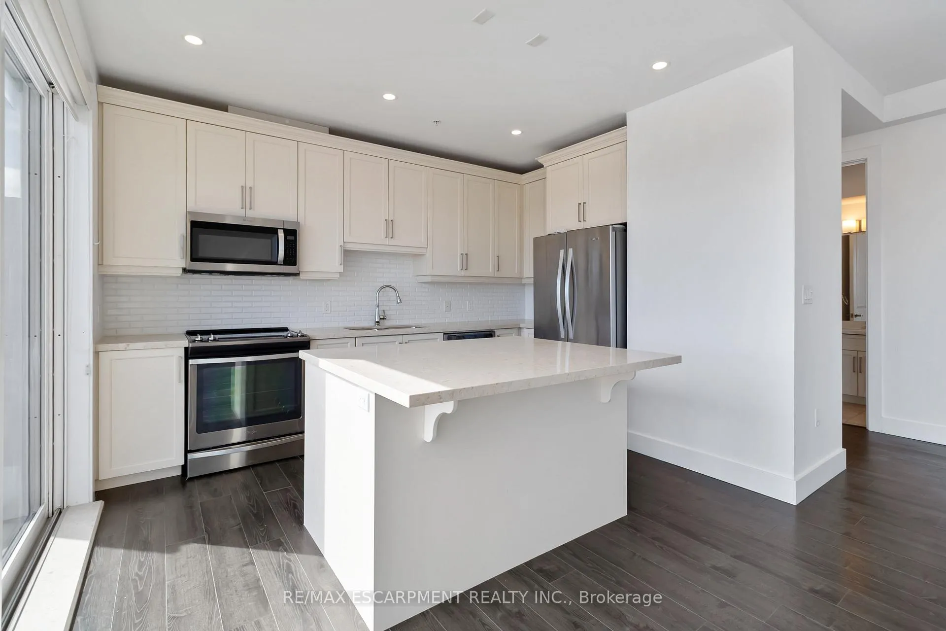Photo 8 of Unit 601, 640 Sauve Street, Milton, Beaty — HOMEH
