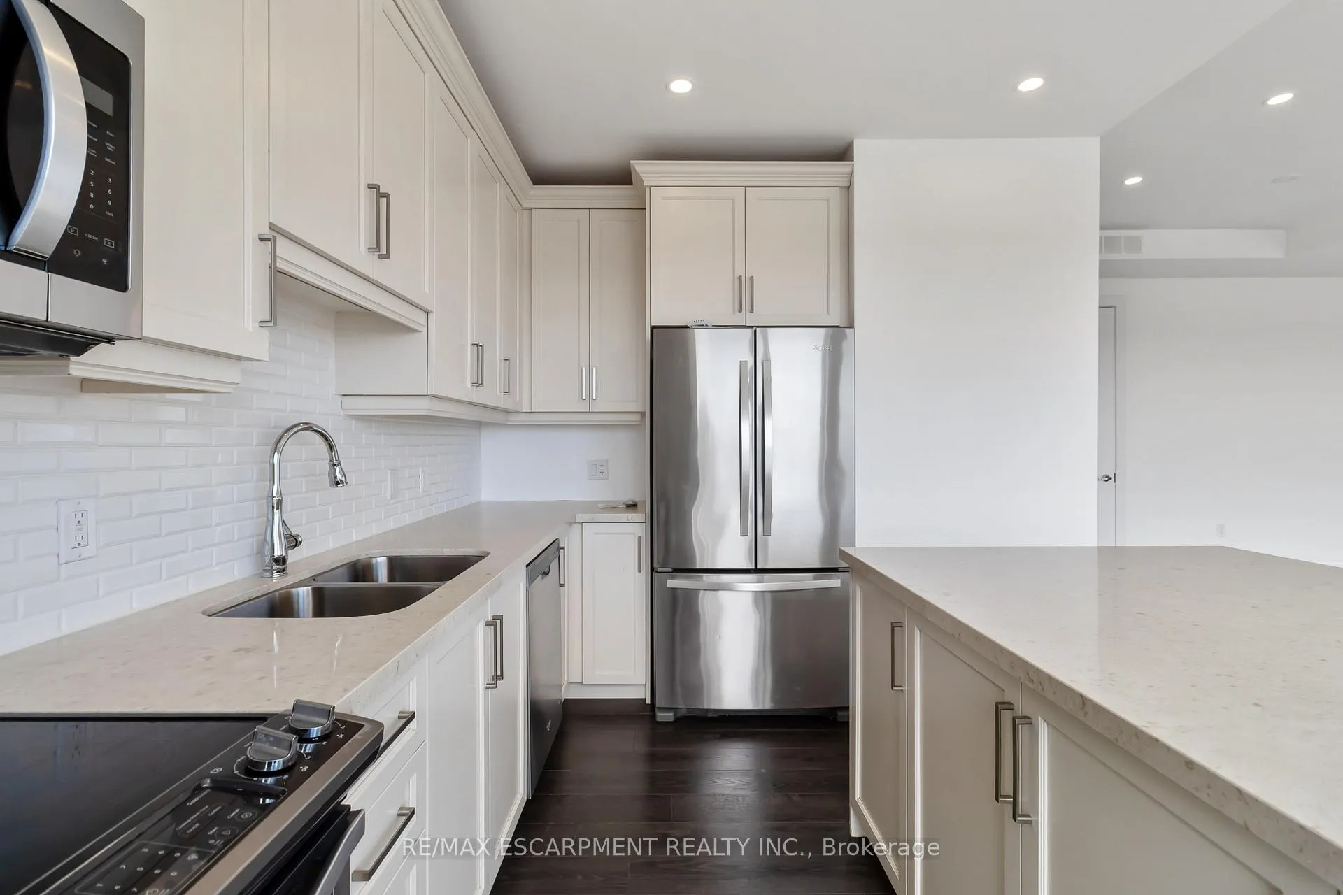 Photo 9 of Unit 601, 640 Sauve Street, Milton, Beaty — HOMEH