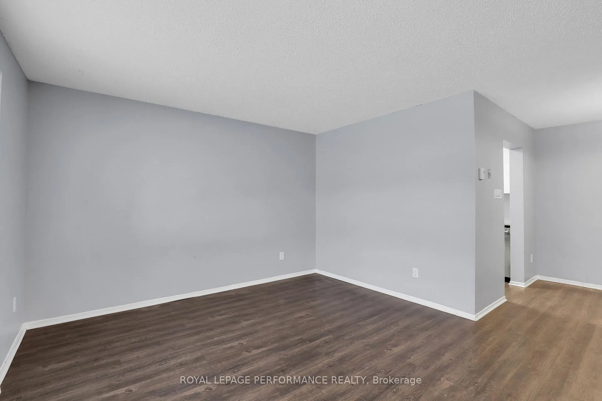 Photo 4 of 8D Lovell Lane, Ottawa, Westcliffe Estates — HOMEH