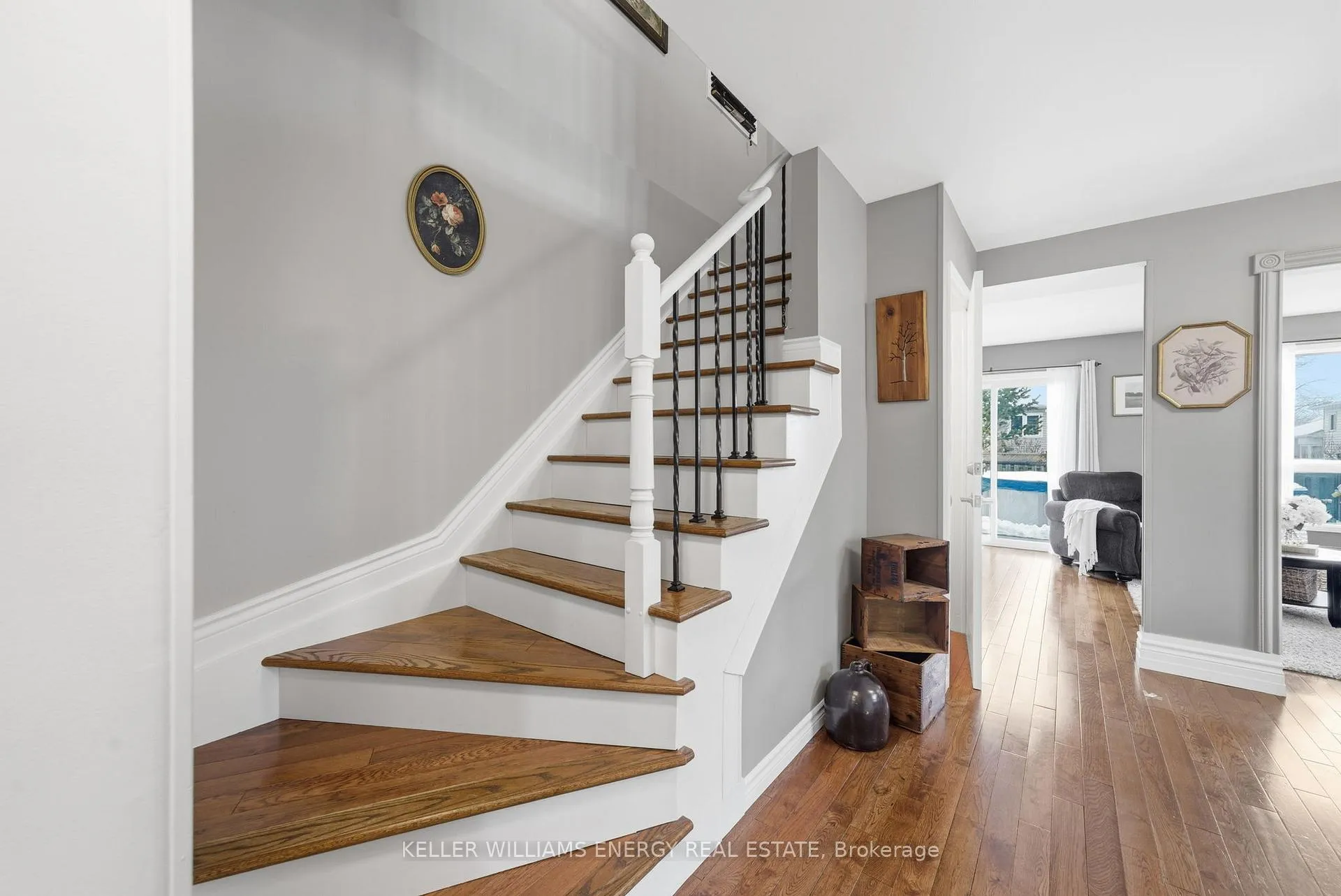 Photo 16 of 34 Stirling Avenue, Clarington, Courtice — HOMEH