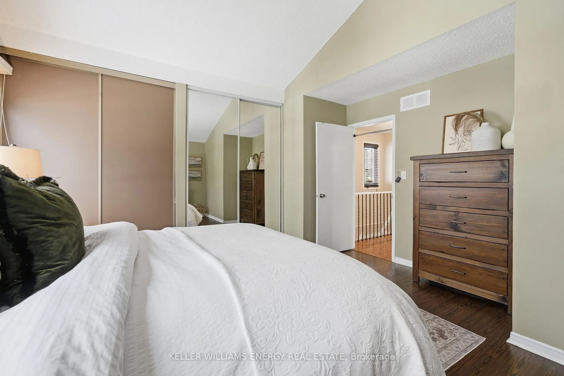 Photo 19 of 34 Stirling Avenue, Clarington, Courtice — HOMEH