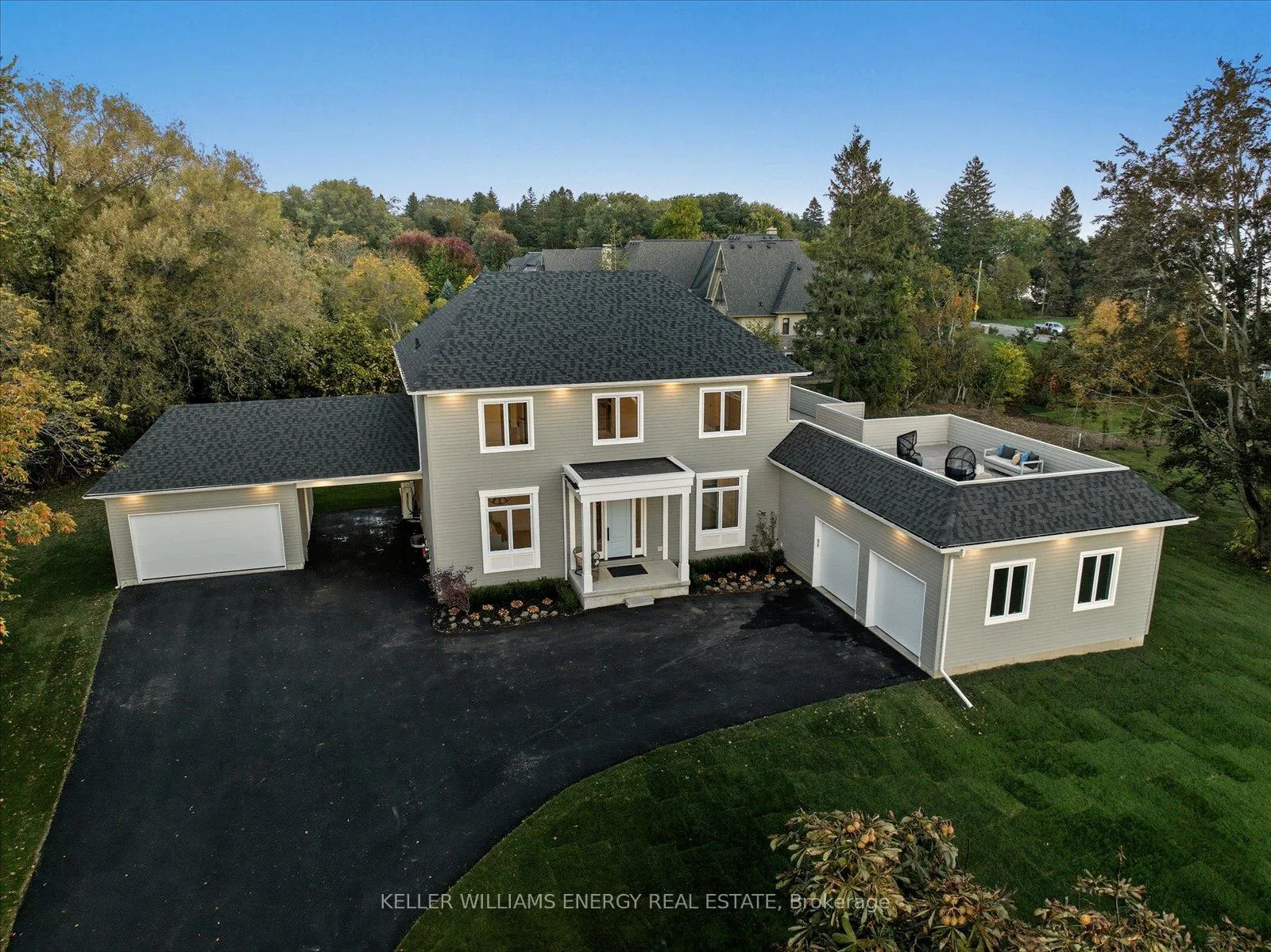 Front of 631 Mill Street S