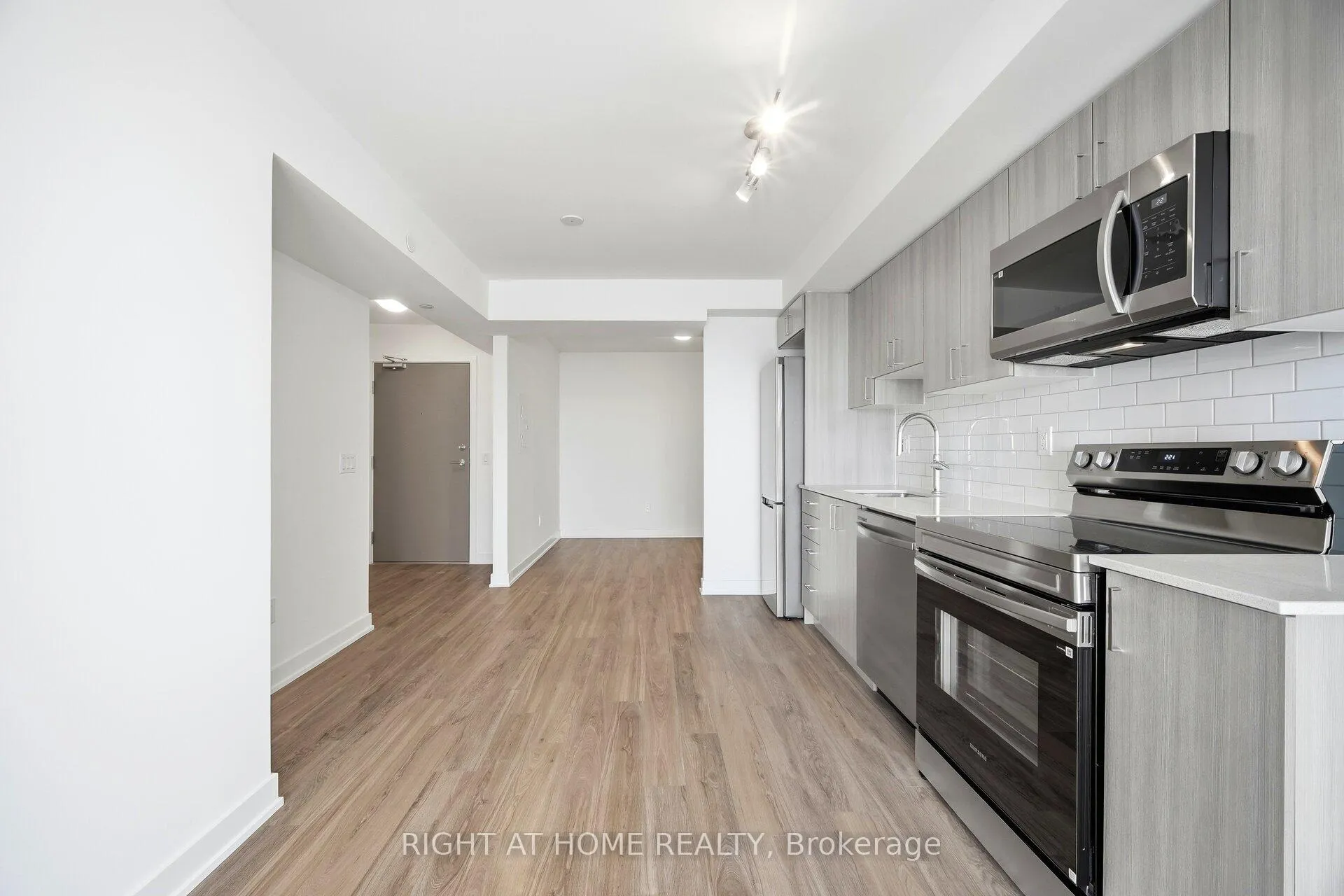 Photo 9 of Unit 1507, 1010 Sandy Beach Road, Pickering, Bay Ridges — HOMEH
