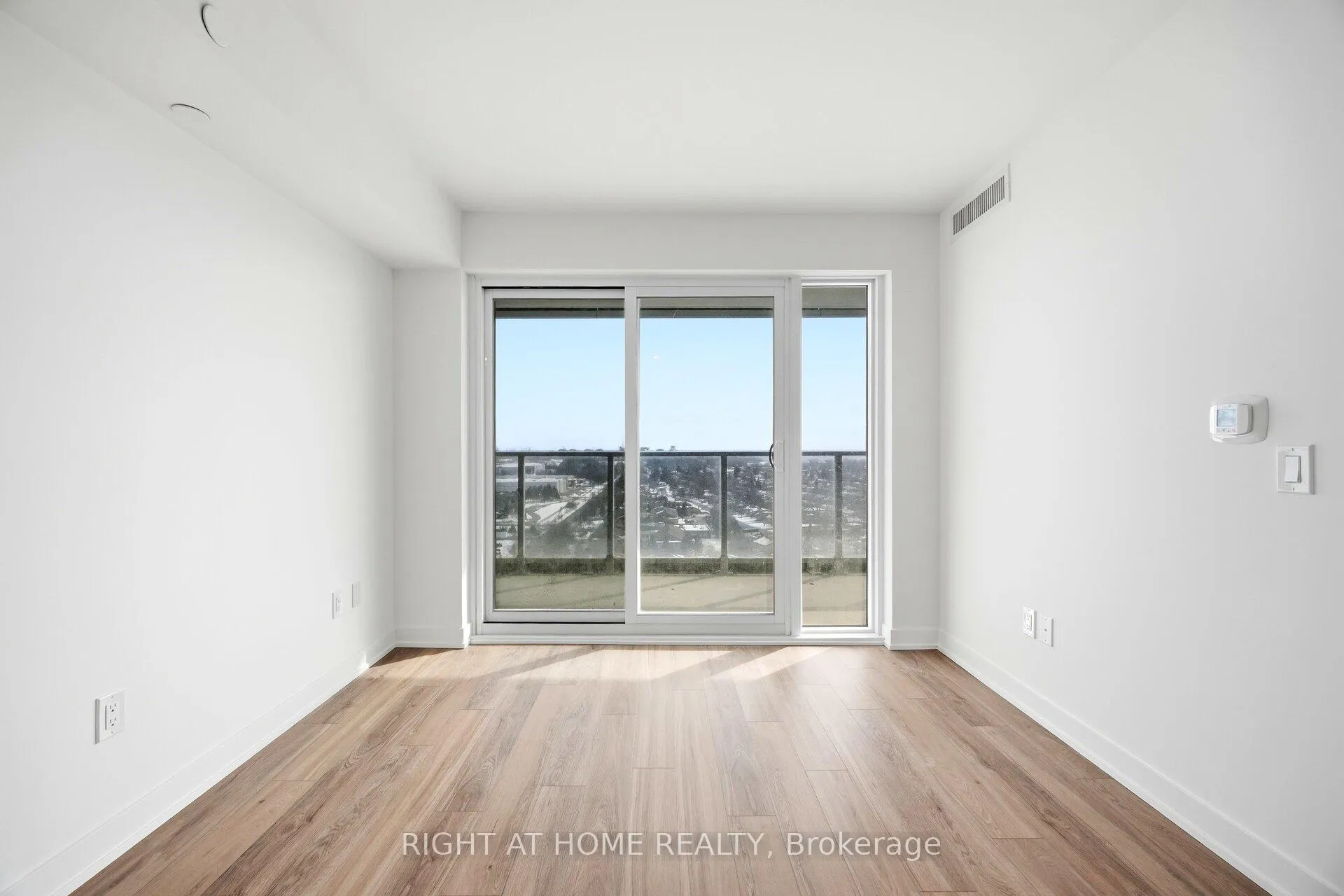 Photo 11 of Unit 1507, 1010 Sandy Beach Road, Pickering, Bay Ridges — HOMEH