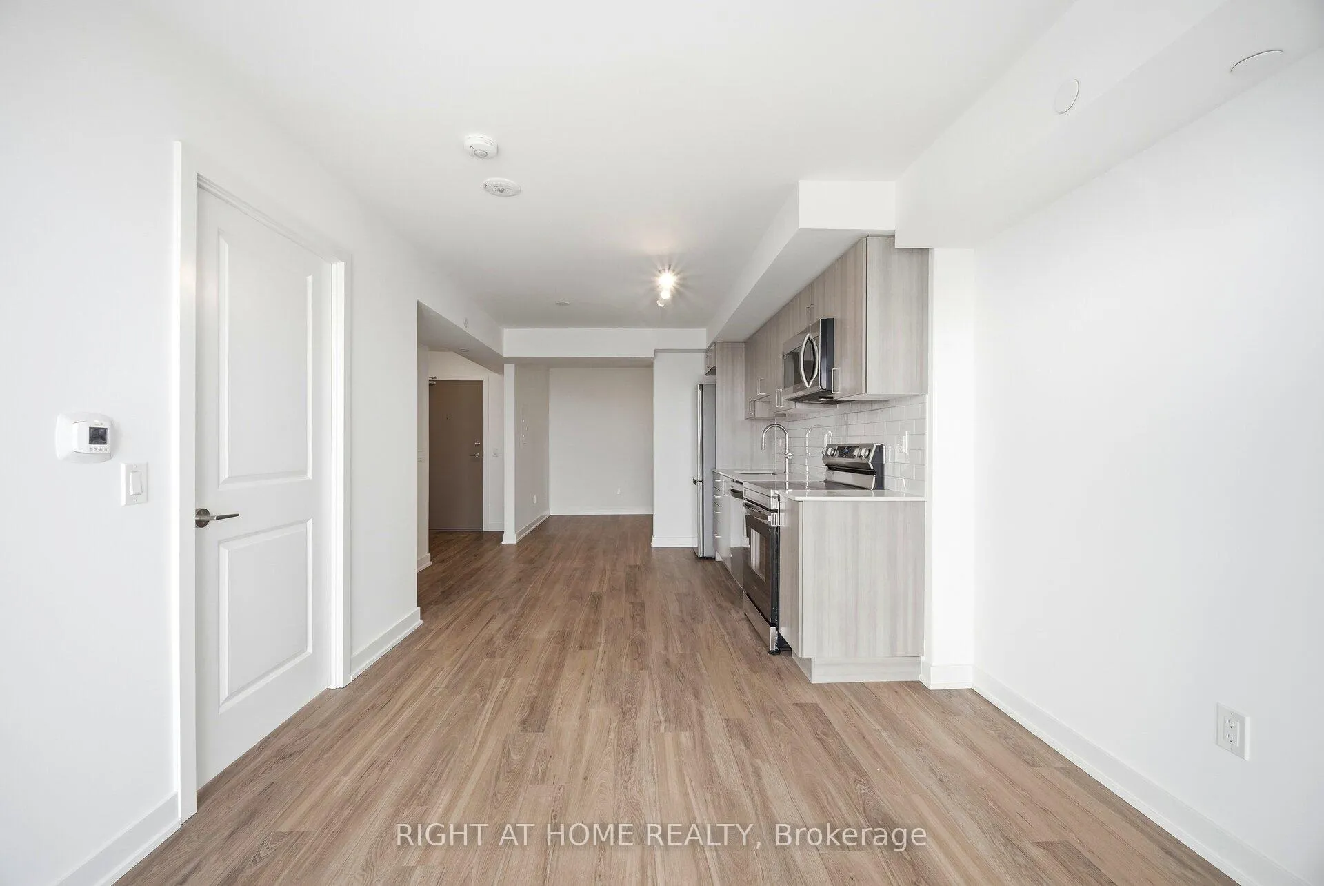 Photo 12 of Unit 1507, 1010 Sandy Beach Road, Pickering, Bay Ridges — HOMEH