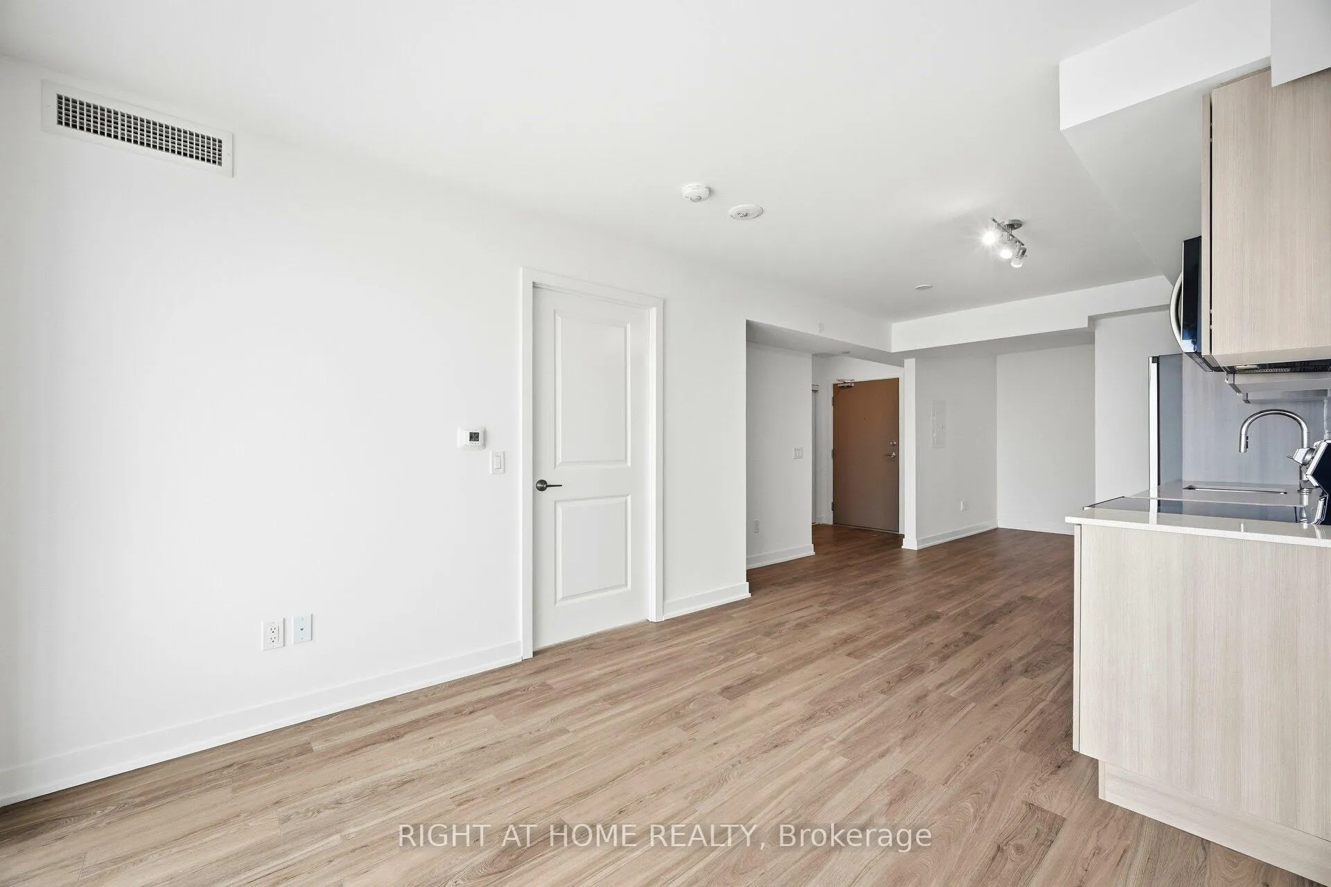 Photo 13 of Unit 1507, 1010 Sandy Beach Road, Pickering, Bay Ridges — HOMEH