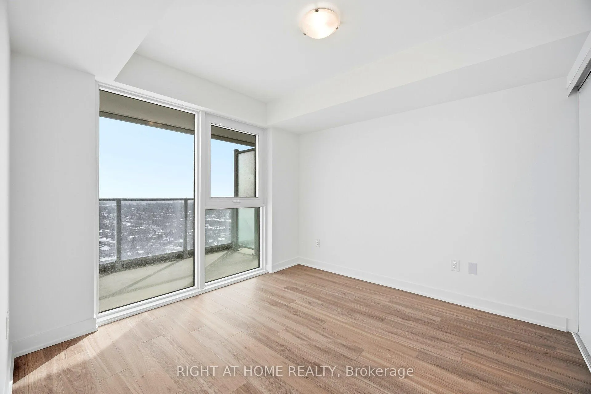 Photo 14 of Unit 1507, 1010 Sandy Beach Road, Pickering, Bay Ridges — HOMEH