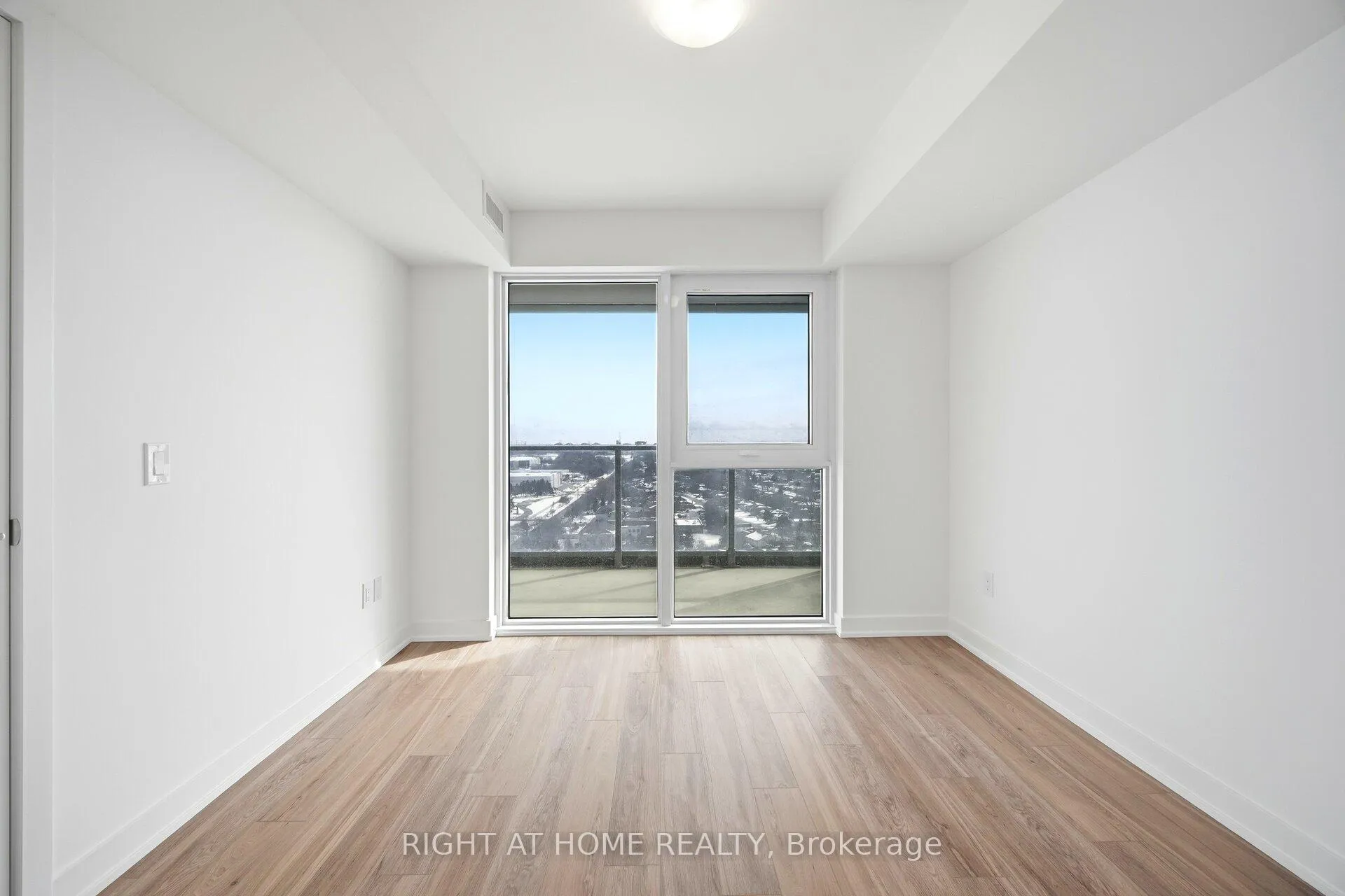 Photo 15 of Unit 1507, 1010 Sandy Beach Road, Pickering, Bay Ridges — HOMEH