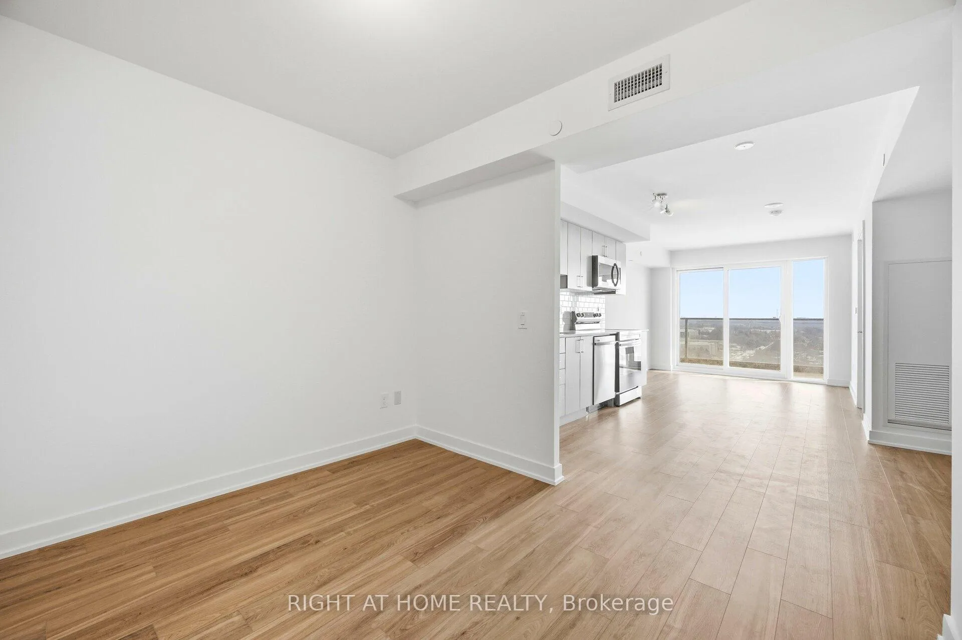 Photo 18 of Unit 1507, 1010 Sandy Beach Road, Pickering, Bay Ridges — HOMEH