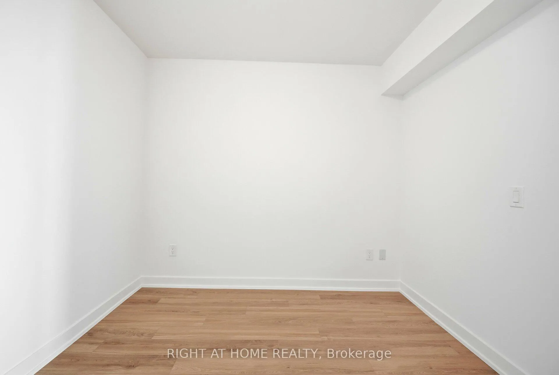 Photo 19 of Unit 1507, 1010 Sandy Beach Road, Pickering, Bay Ridges — HOMEH