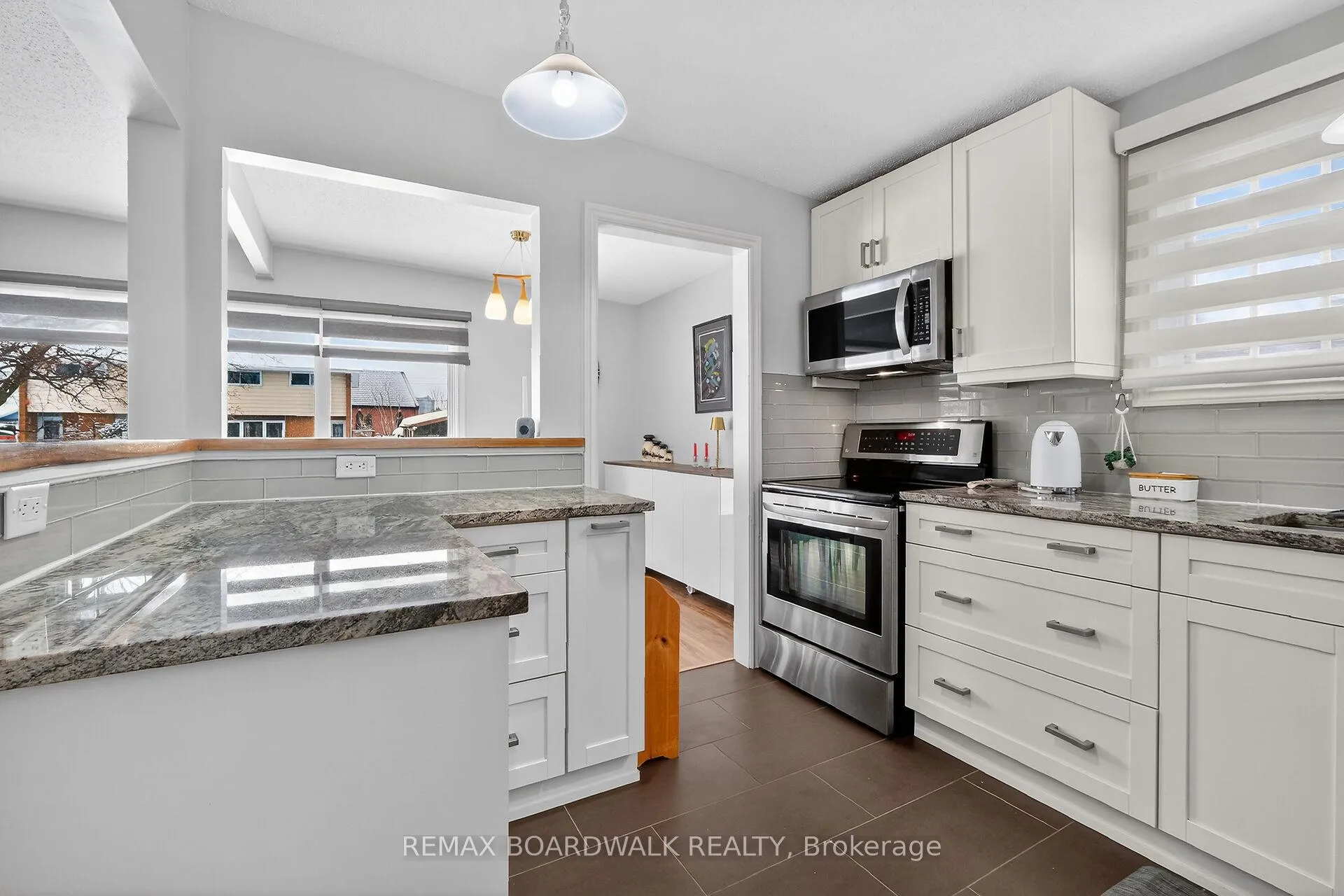 Photo 3 of 2462 Tupper Avenue, Ottawa, Hawthorne Meadows — HOMEH
