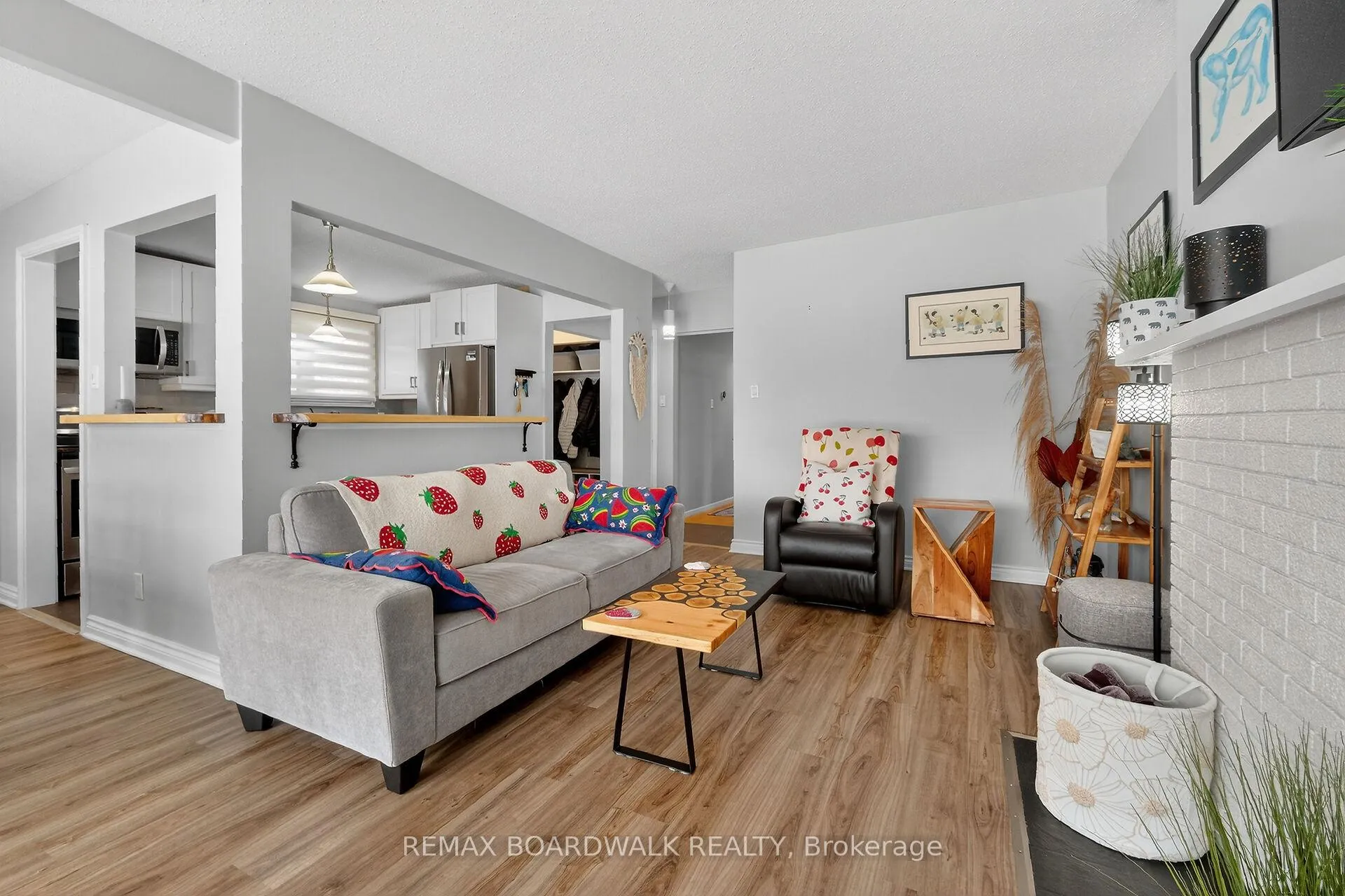 Photo 11 of 2462 Tupper Avenue, Ottawa, Hawthorne Meadows — HOMEH