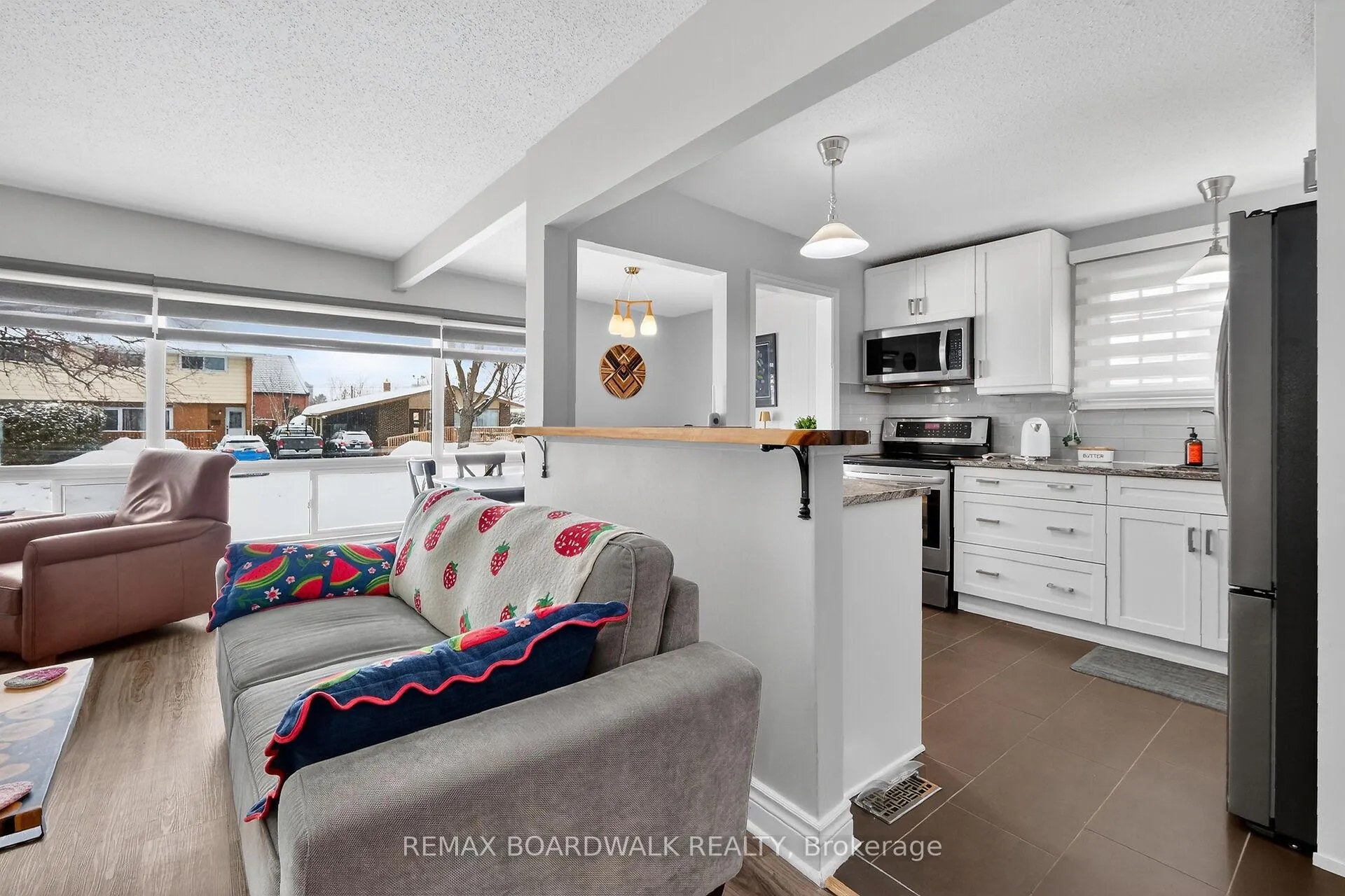 Photo 12 of 2462 Tupper Avenue, Ottawa, Hawthorne Meadows — HOMEH