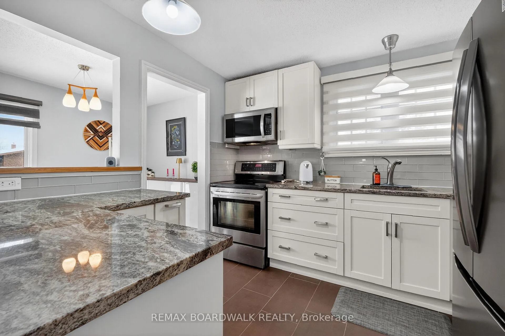Photo 18 of 2462 Tupper Avenue, Ottawa, Hawthorne Meadows — HOMEH