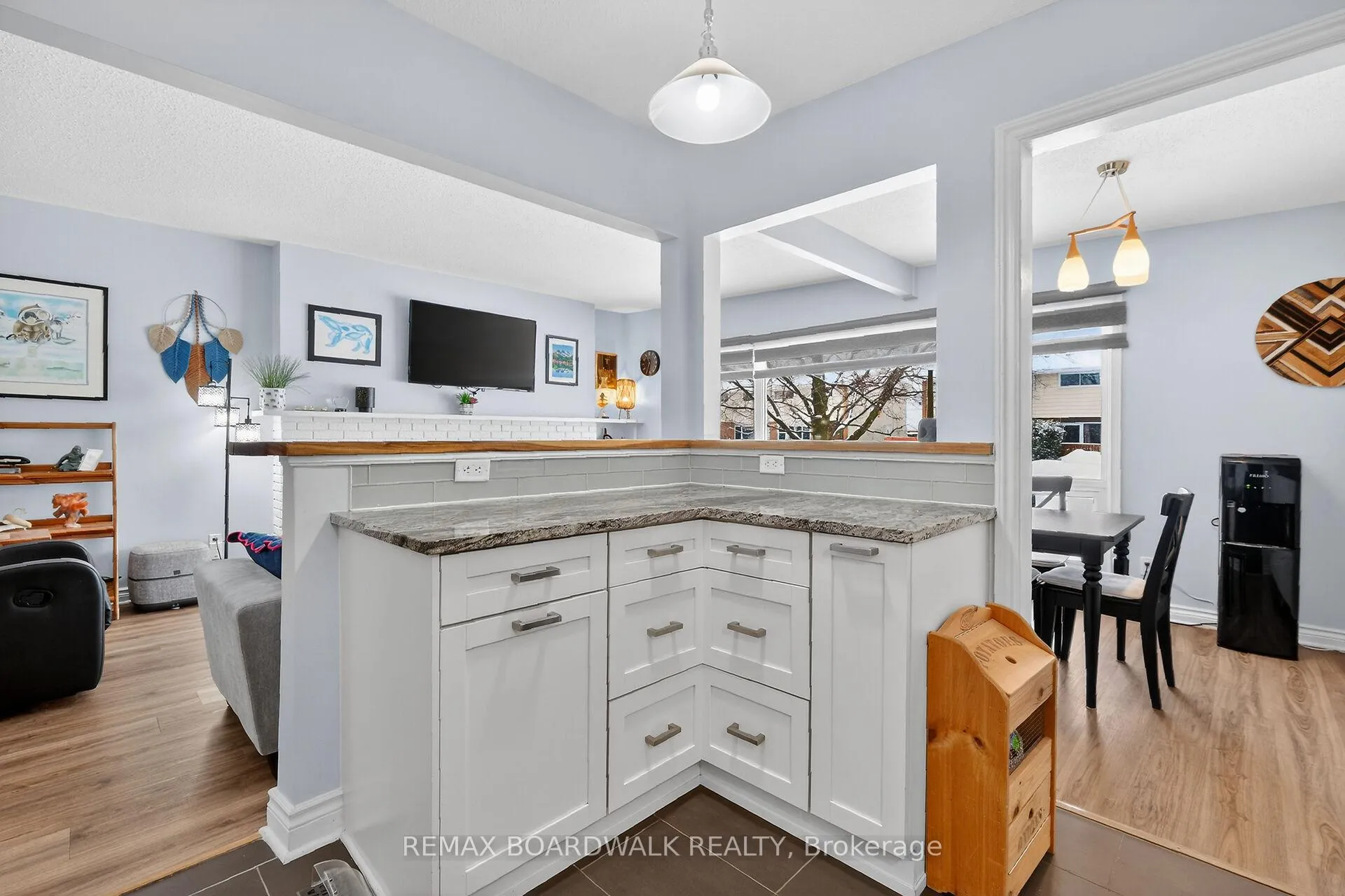 Photo 19 of 2462 Tupper Avenue, Ottawa, Hawthorne Meadows — HOMEH