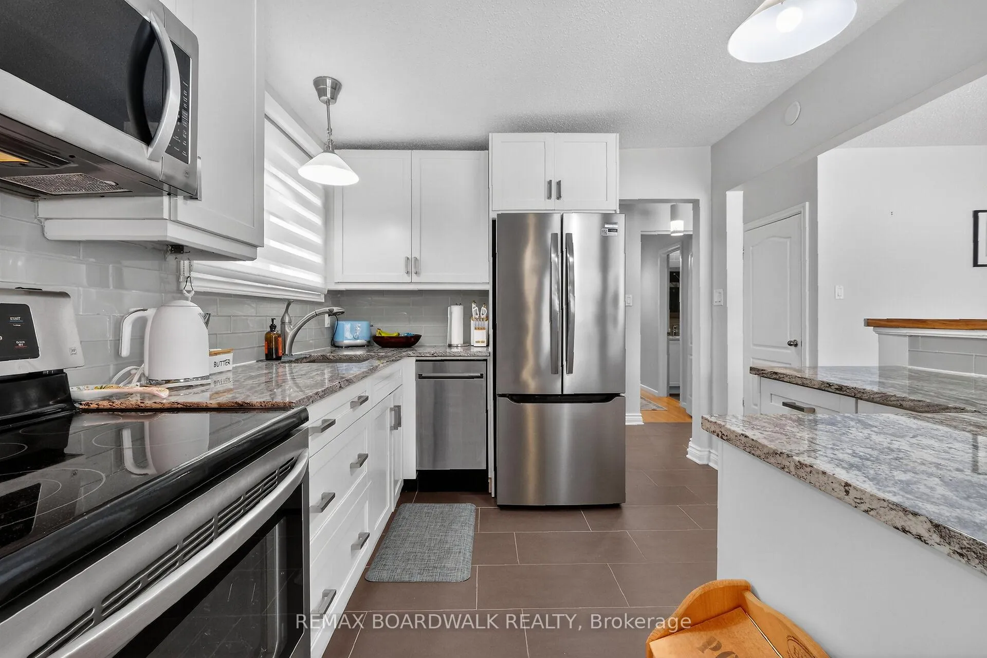 Photo 20 of 2462 Tupper Avenue, Ottawa, Hawthorne Meadows — HOMEH
