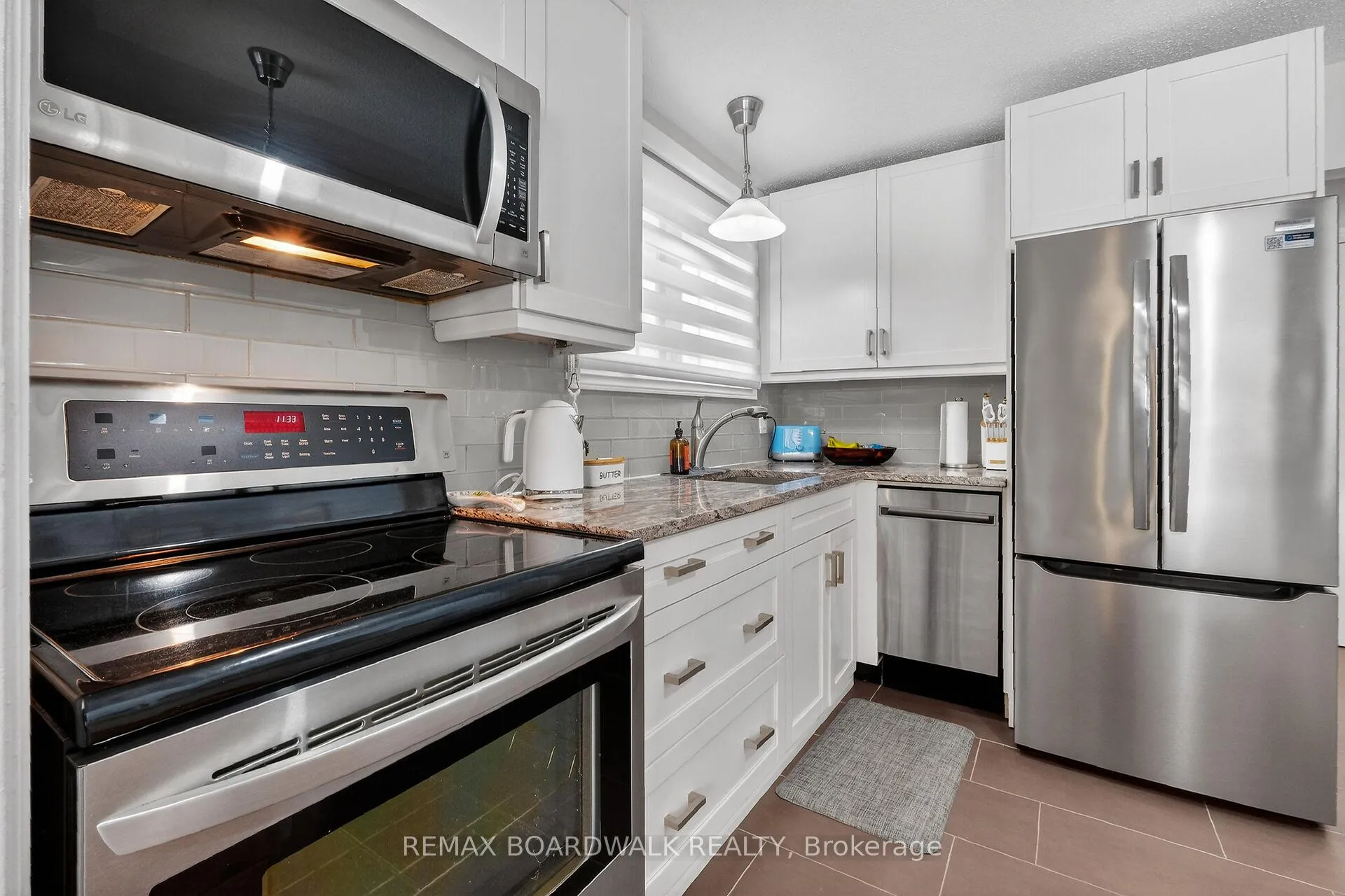Photo 21 of 2462 Tupper Avenue, Ottawa, Hawthorne Meadows — HOMEH