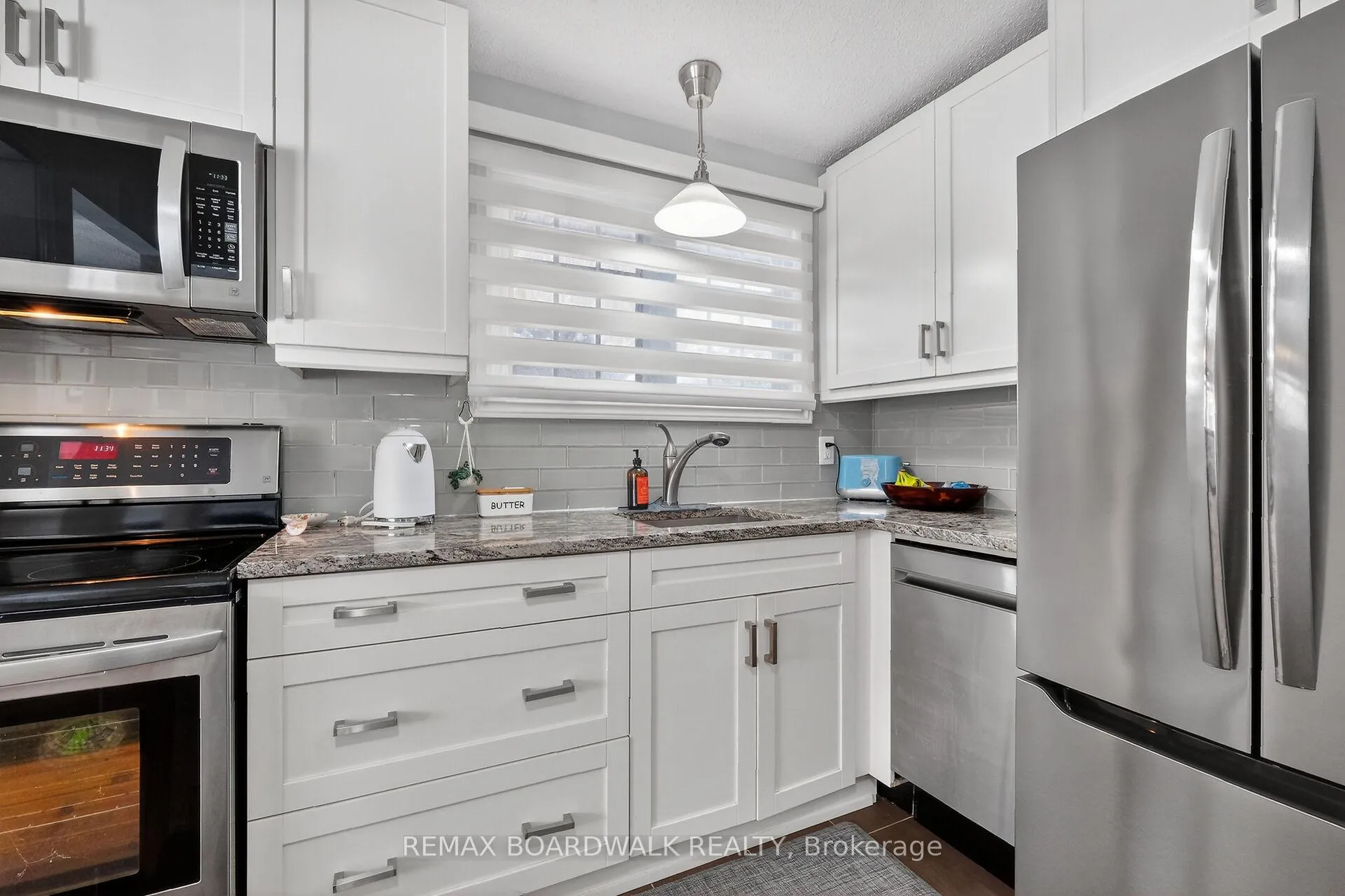 Photo 22 of 2462 Tupper Avenue, Ottawa, Hawthorne Meadows — HOMEH