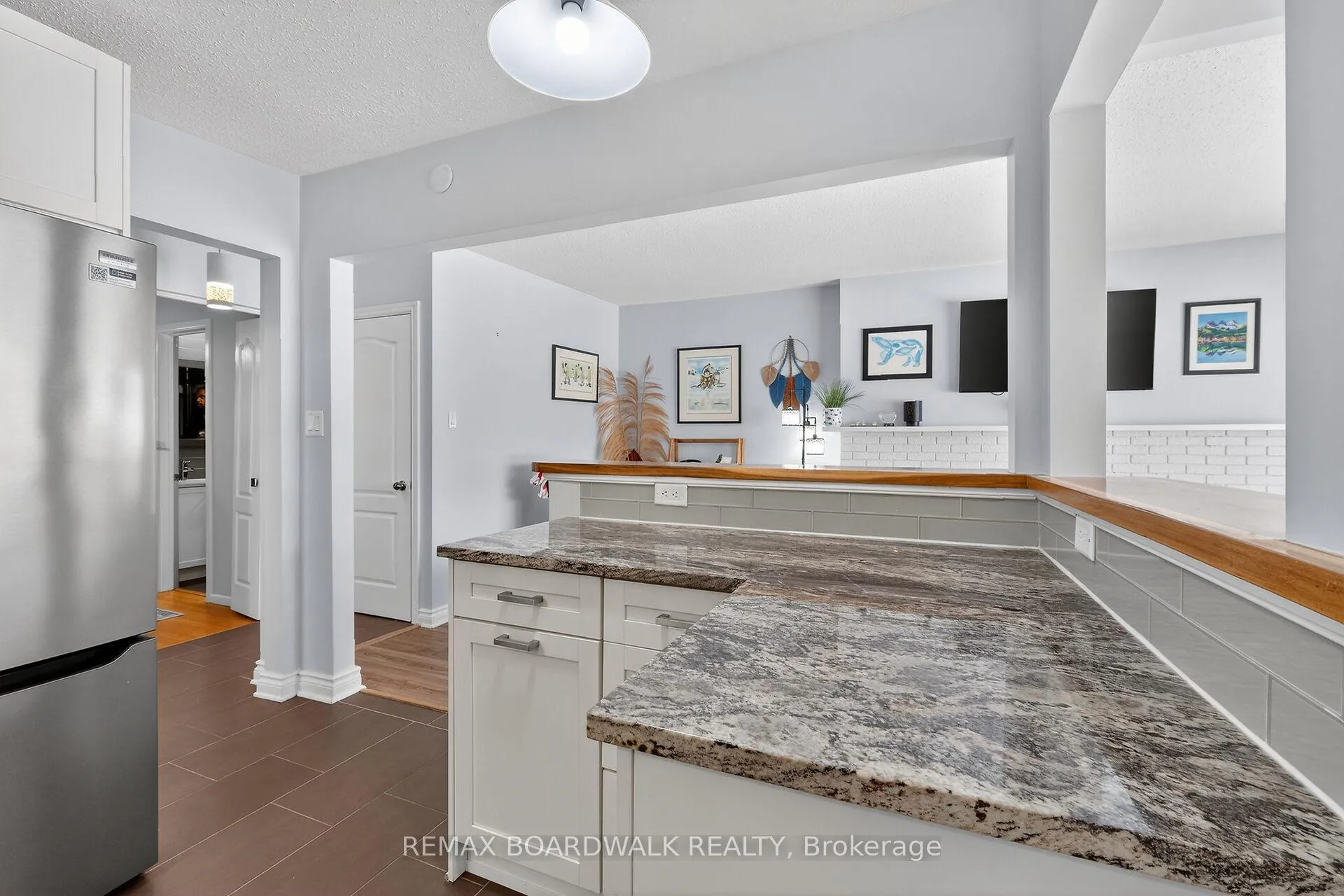 Photo 23 of 2462 Tupper Avenue, Ottawa, Hawthorne Meadows — HOMEH