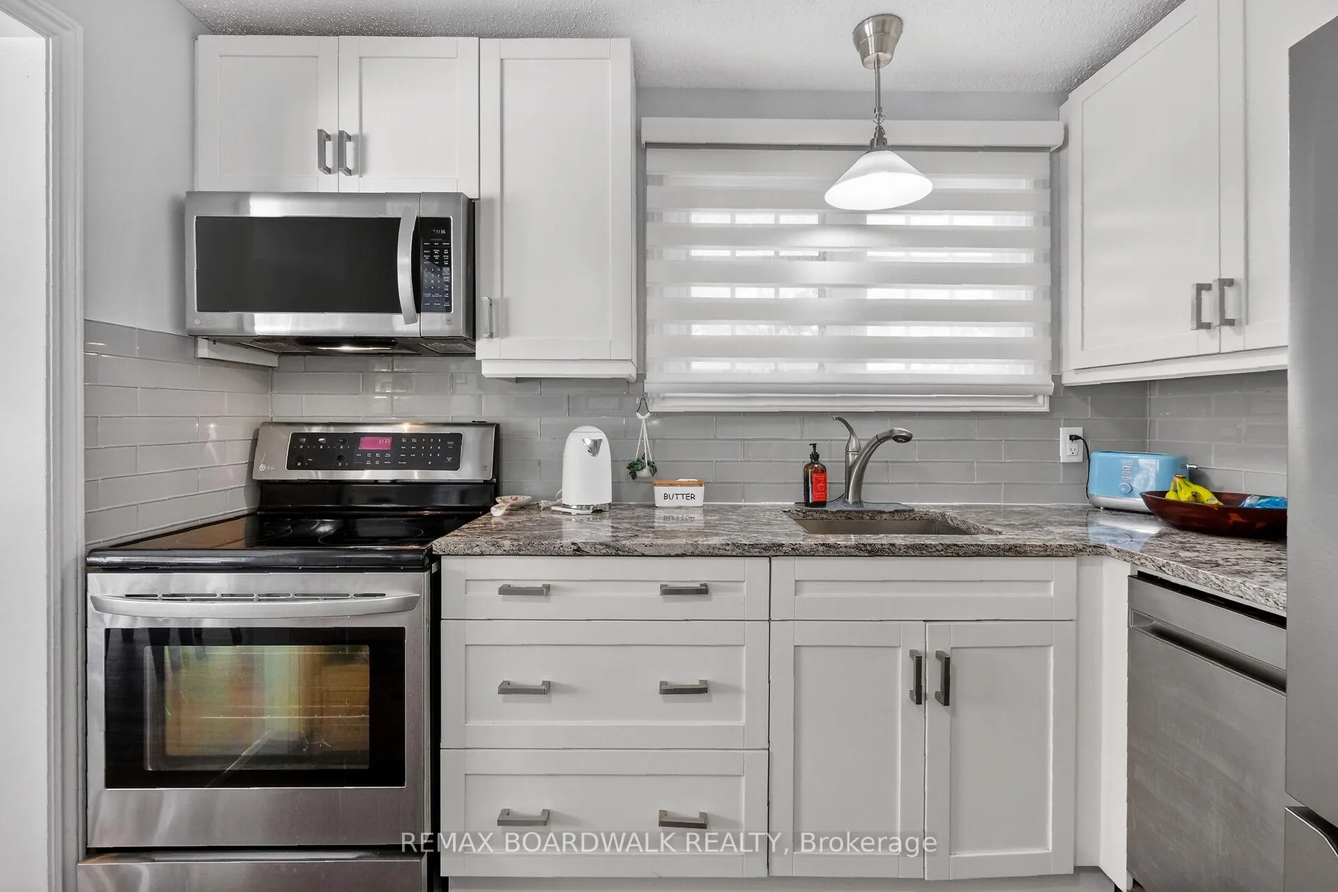Photo 24 of 2462 Tupper Avenue, Ottawa, Hawthorne Meadows — HOMEH