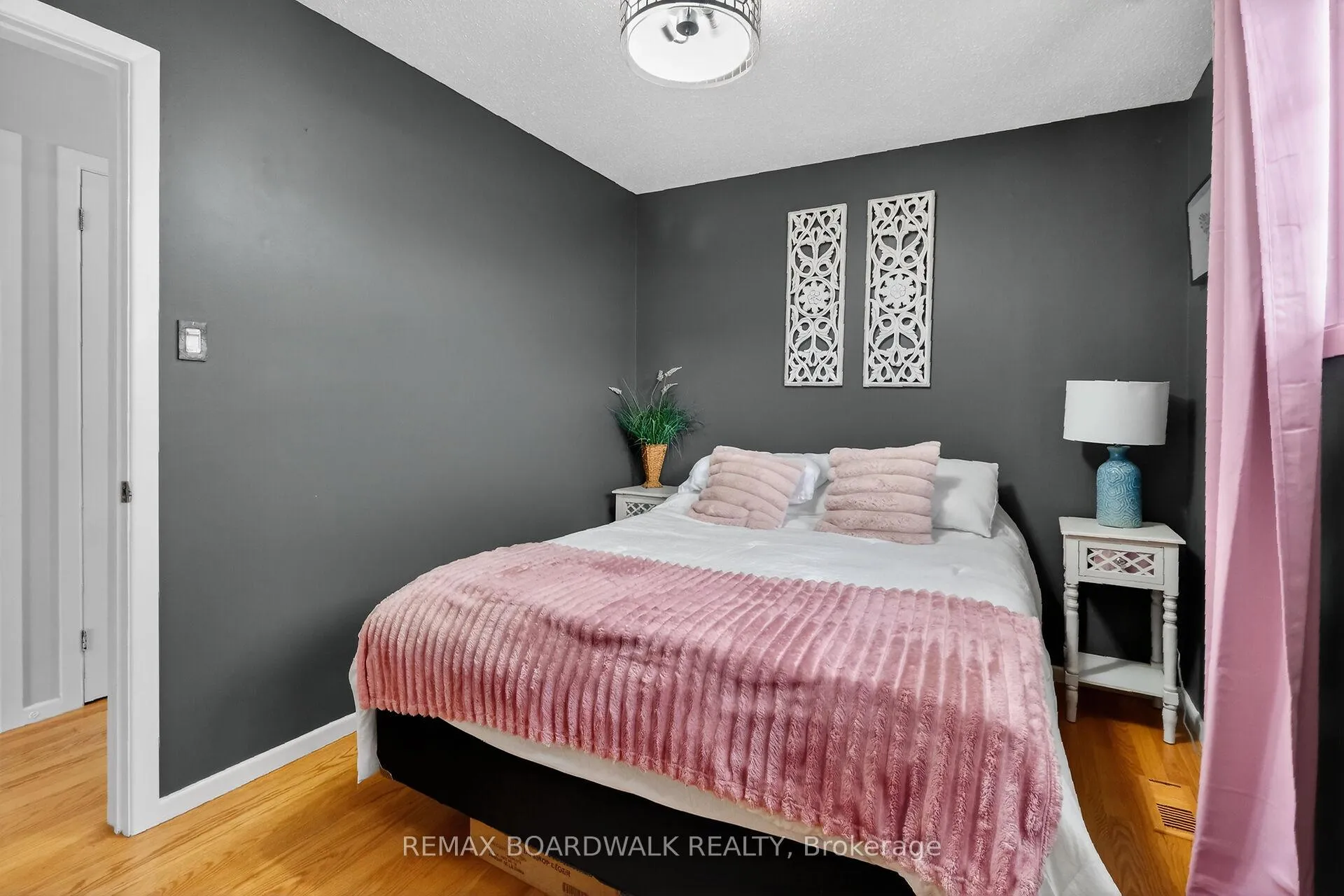 Photo 26 of 2462 Tupper Avenue, Ottawa, Hawthorne Meadows — HOMEH
