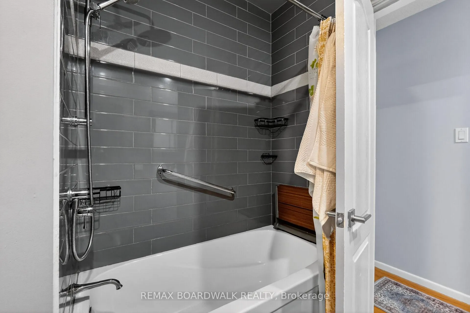 Photo 34 of 2462 Tupper Avenue, Ottawa, Hawthorne Meadows — HOMEH